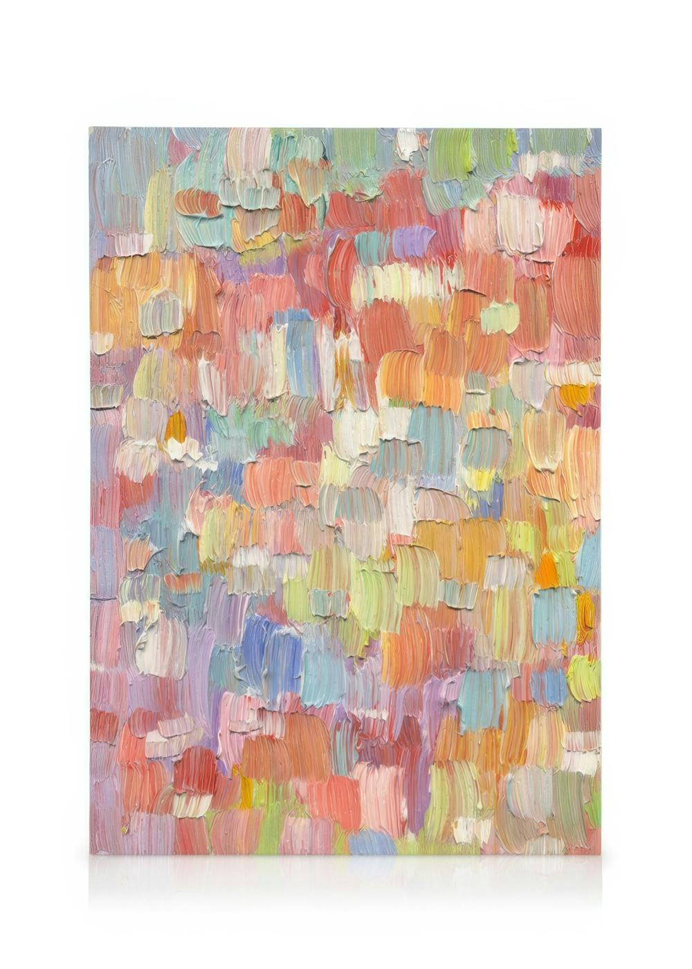 Lienzo abstracto con pinceladas texturizadas en tonos rosa, azul, naranja y blanco, creando un patrón vibrante.