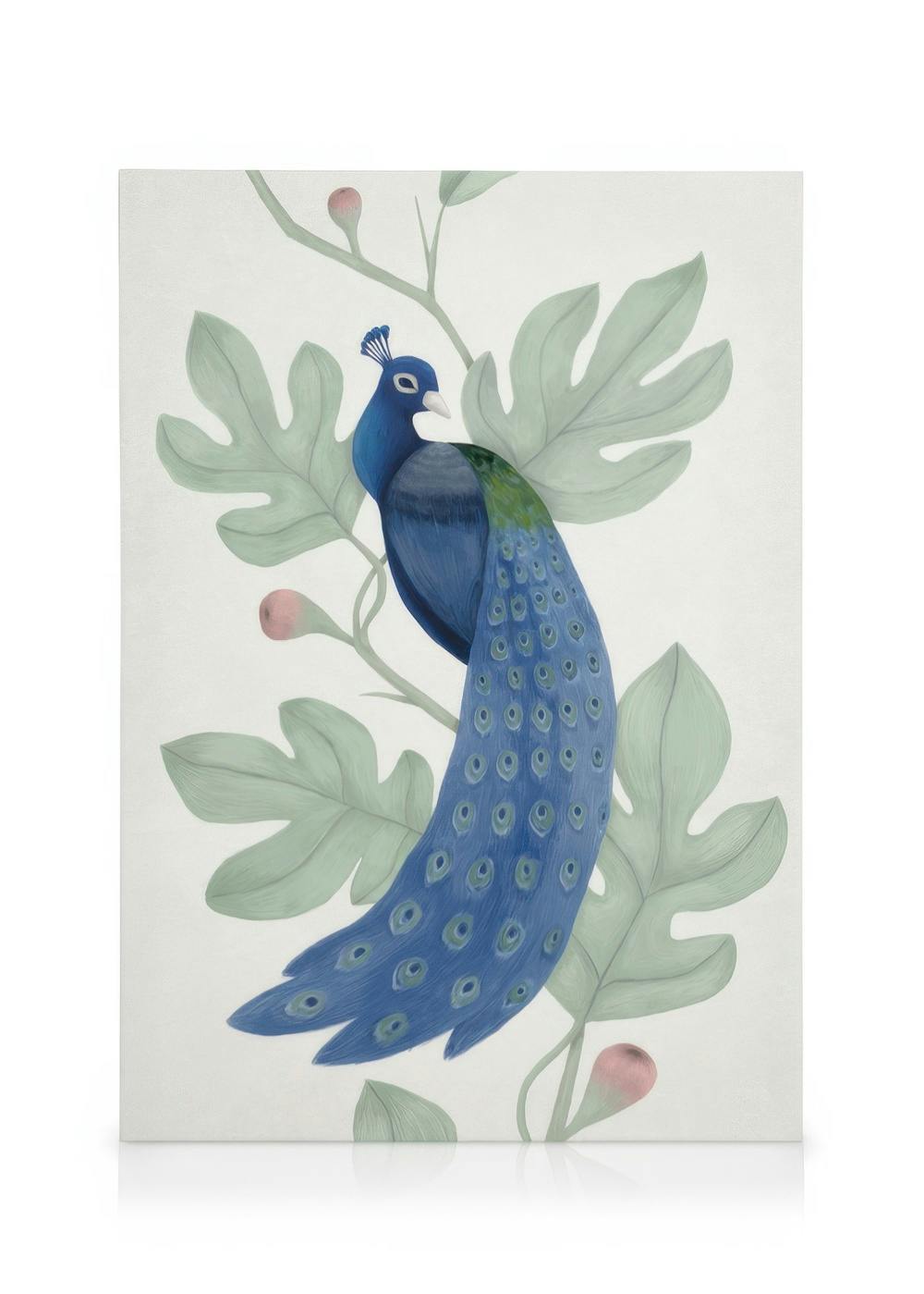 Sininen riikinkukko puun oksalla, vihreät lehdet ja vaaleanpunaiset hedelmät valkoisella kanvaasilla.