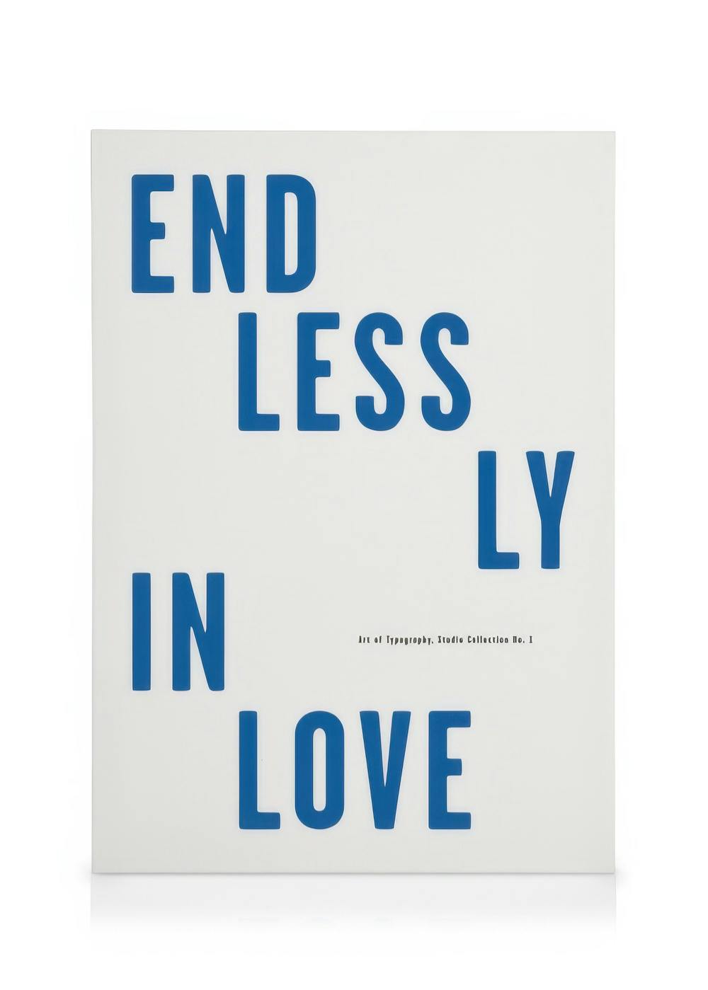 Leinwand mit blauer Typografie Endlessly in Love auf weissem Hintergrund, Schriftzug Art of Typography, Studio Collection No. 1.