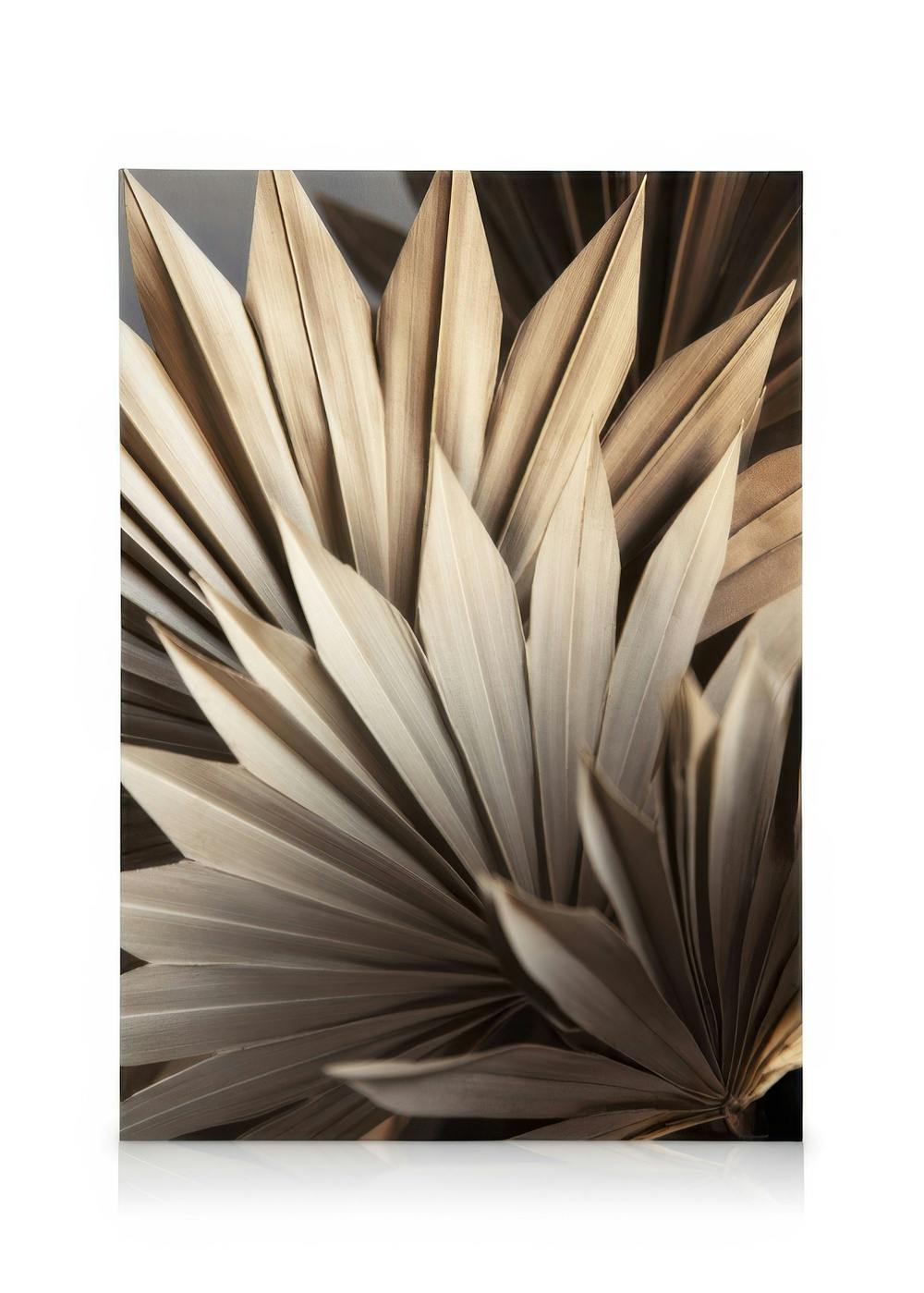Lerretsbilde med tørkede palmblader i beige og brune nyanser, med naturlige skygger og tekstur.