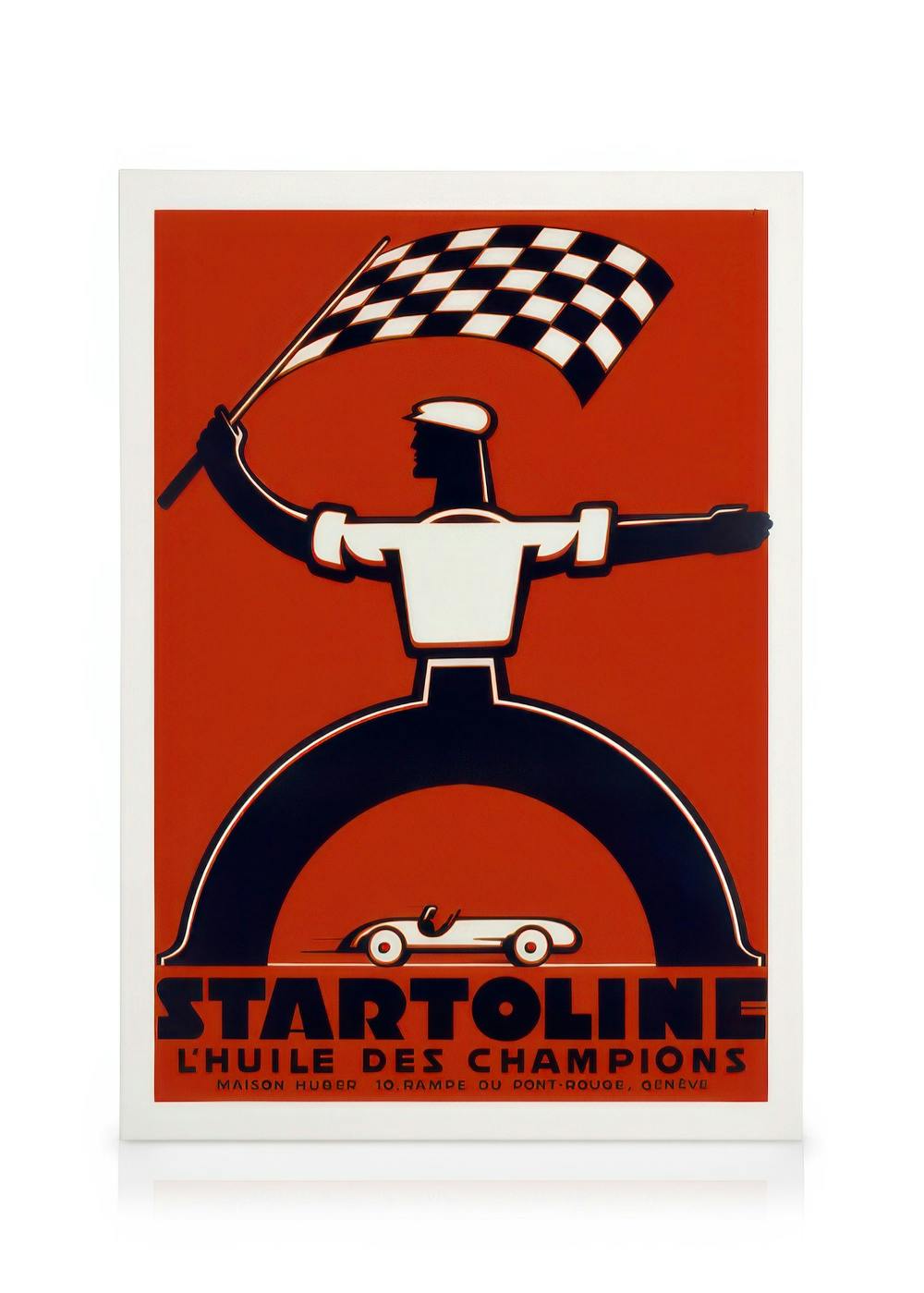 Startoline lærred med vintage bilplakat, der viser en mand med flag og racerbil på rød baggrund.