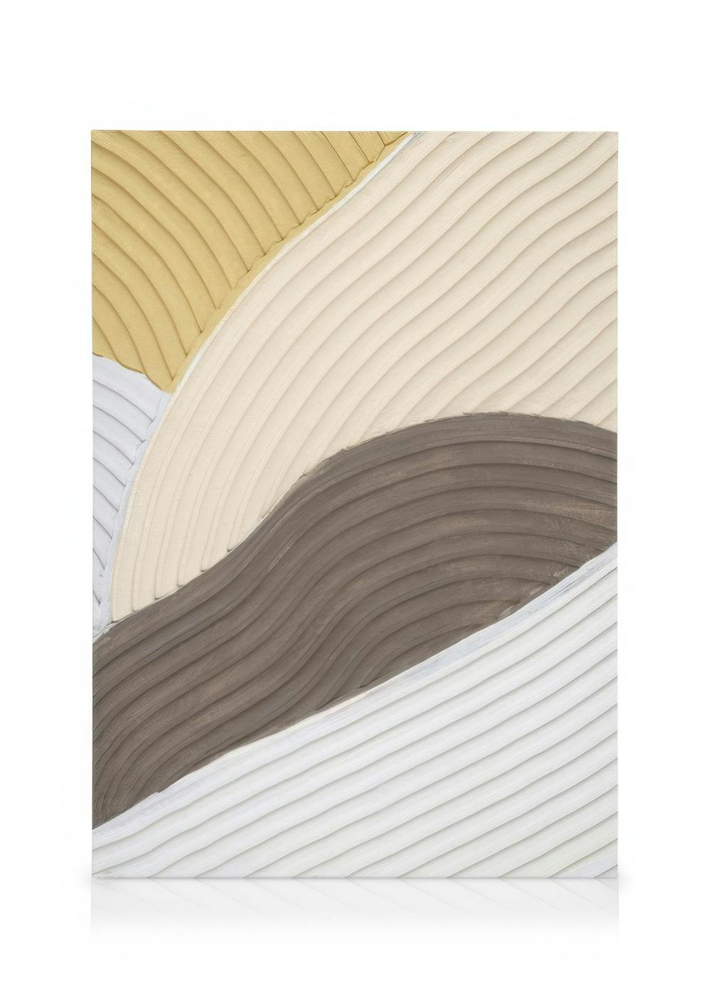 Lienzo abstracto de textura con ondas en capas de color beige, gris y blanco sobre fondo blanco, arte moderno.