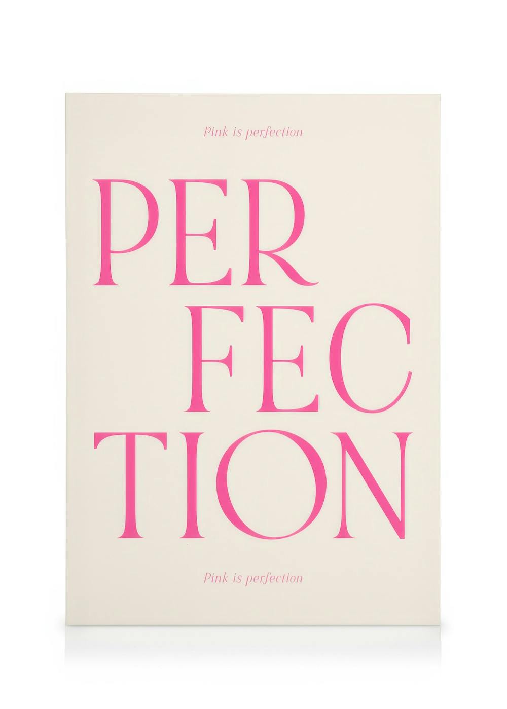 Leinwandbild mit großem pinkfarbenem PERFECTION-Schriftzug auf beigem Hintergrund, pinke Pink is perfection Kalligrafie oben und