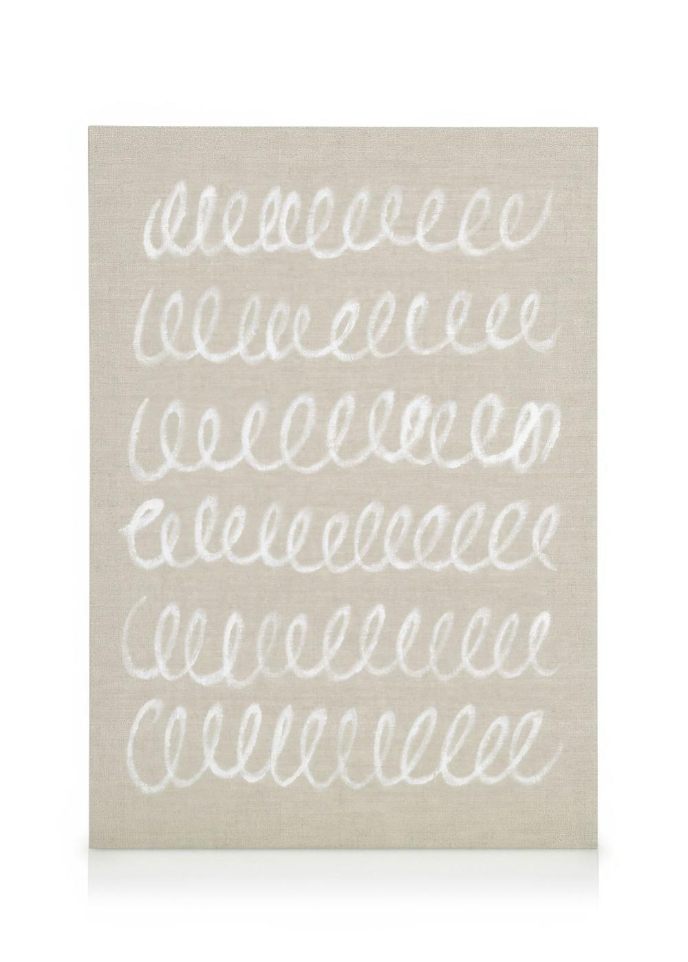 Tela decorativa bege com seis linhas de espirais brancas desenhadas à mão, estilo minimalista.