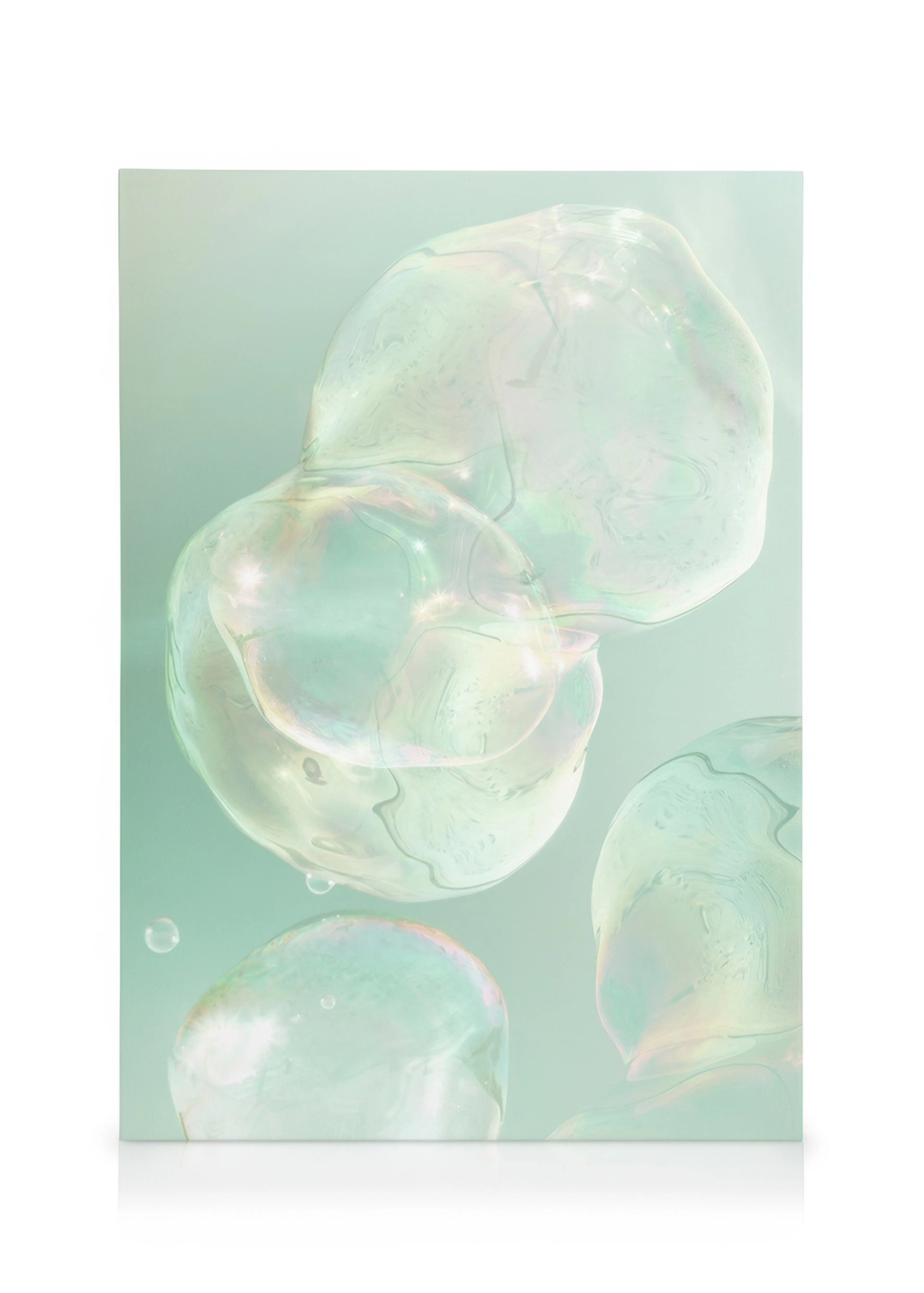Holografiske bobler på lærred, med iriserende reflekser på en mintgrøn baggrund, flydende transparent kunst.