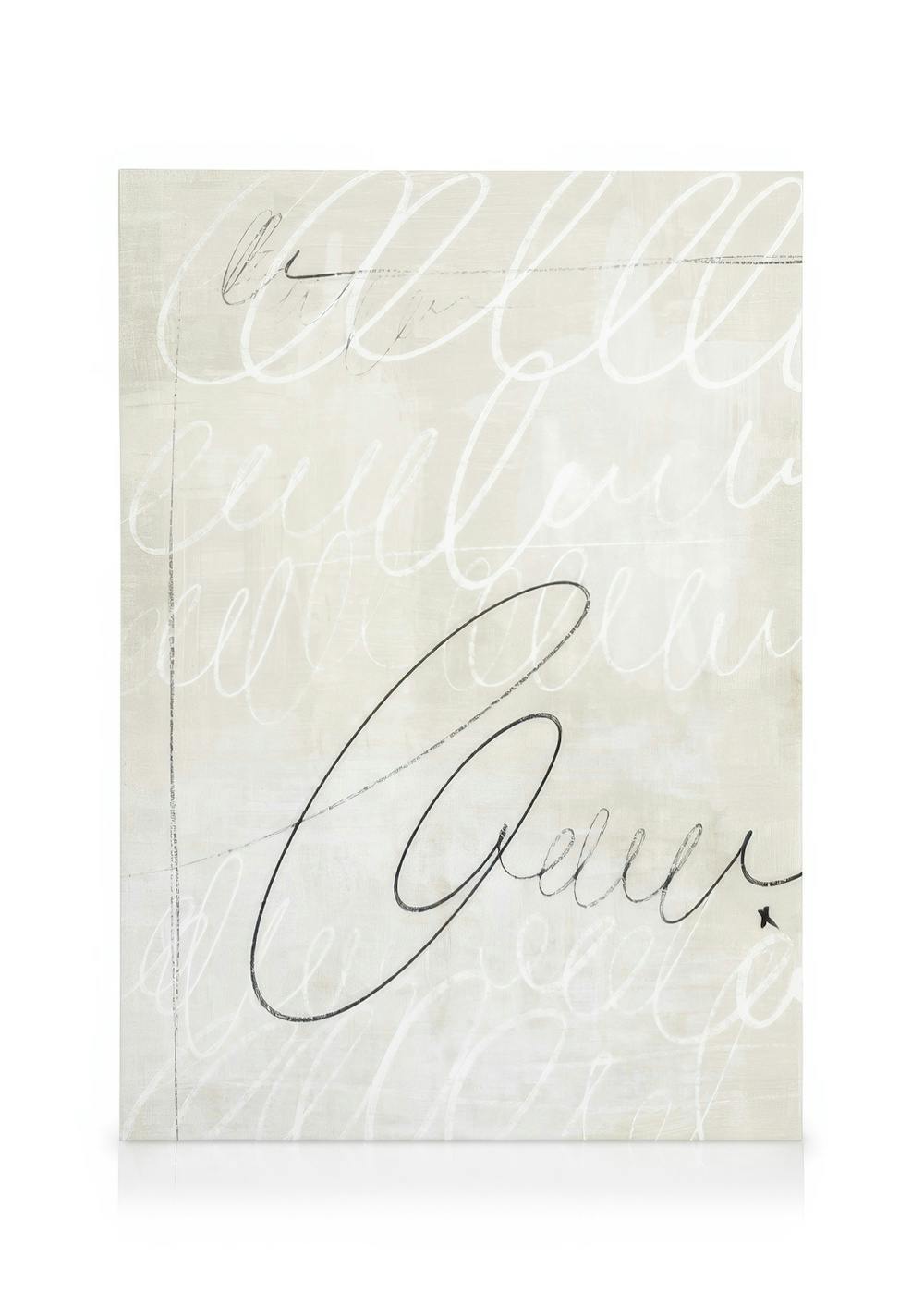 Leinwand mit hellbeigem Hintergrund und schwarzen sowie weissen, schlaufenförmigen Skizzen, die sich überlappen.