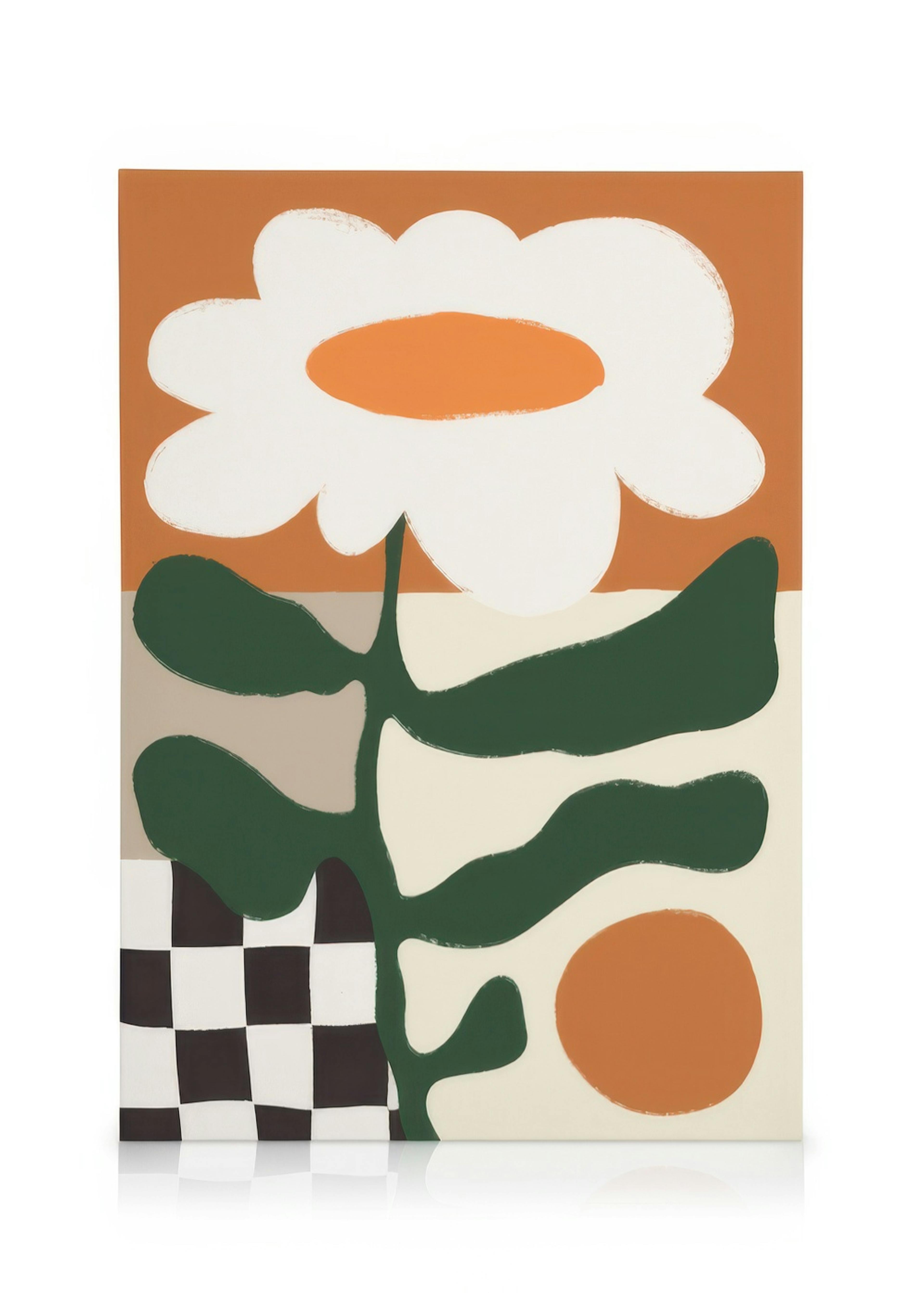 Canvas met witte bloem, groene bladeren, oranje vormen en een dambordpatroon, hangend in een moderne woonkamer.