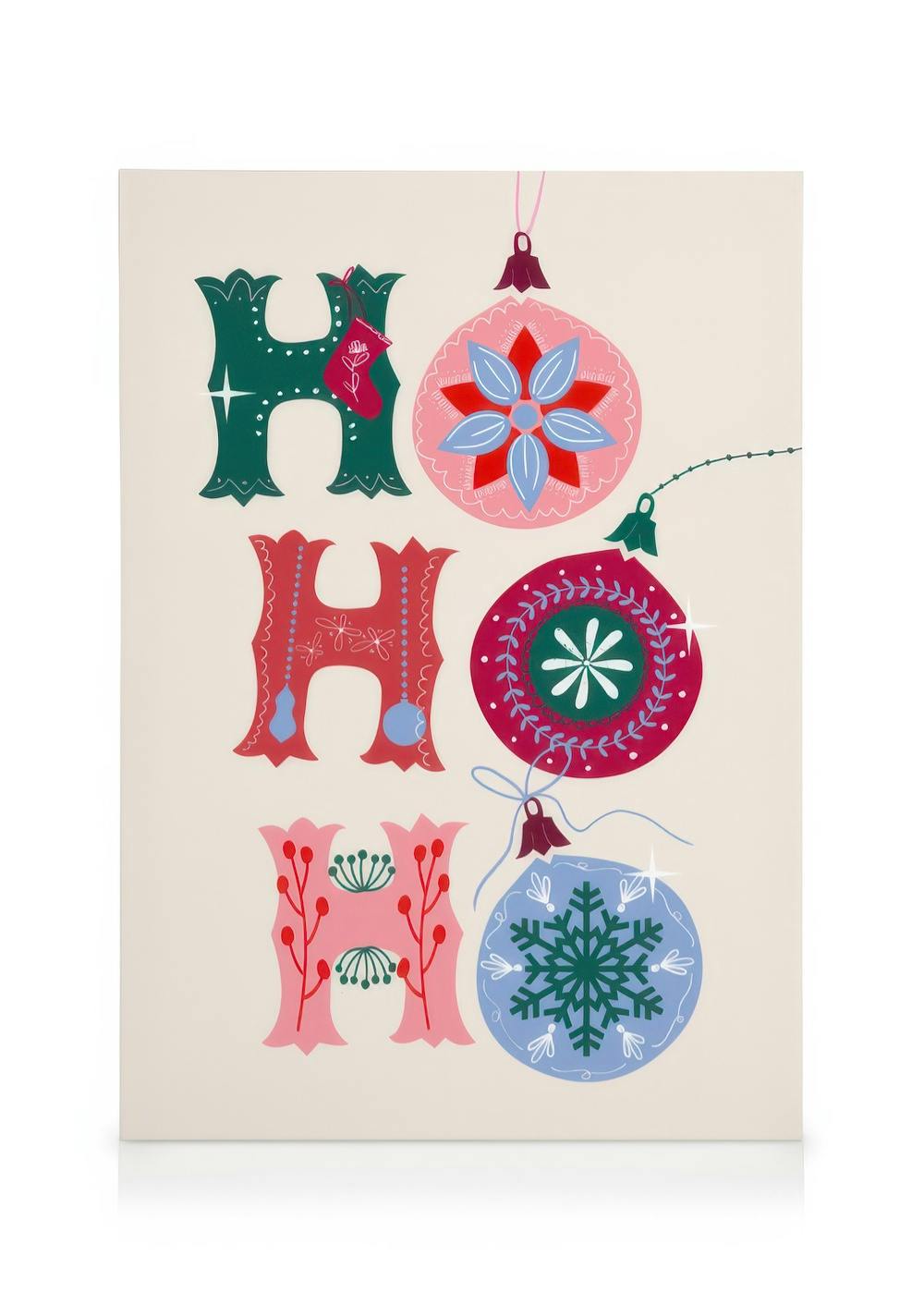 Leinwand mit Ho Ho Ho in verschnörkelten Buchstaben und bunten Weihnachtskugeln im festlichen Design.