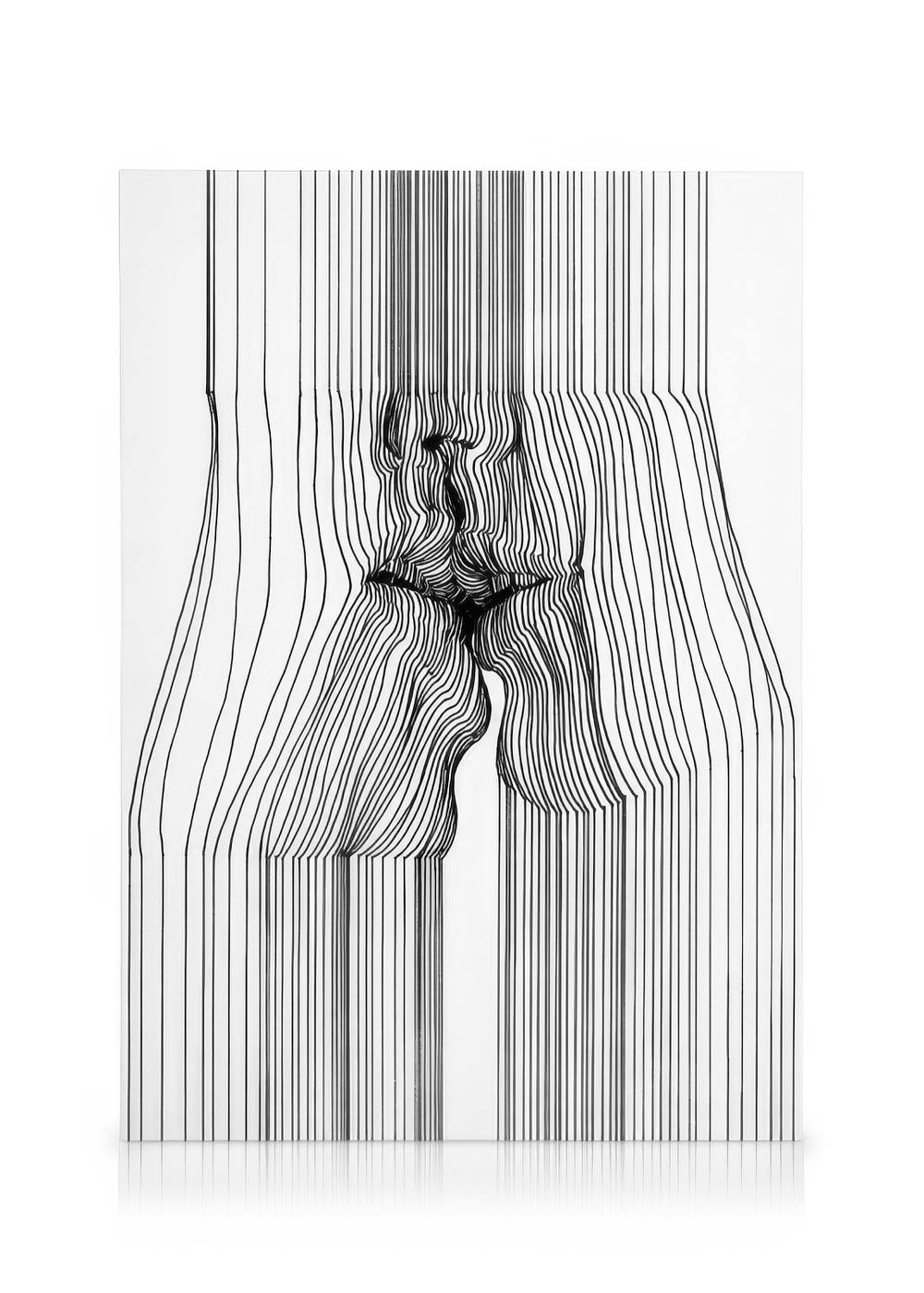 Lienzo abstracto con líneas negras que forman la ilusión óptica de dos rostros besándose sobre fondo blanco, arte óptico, beso