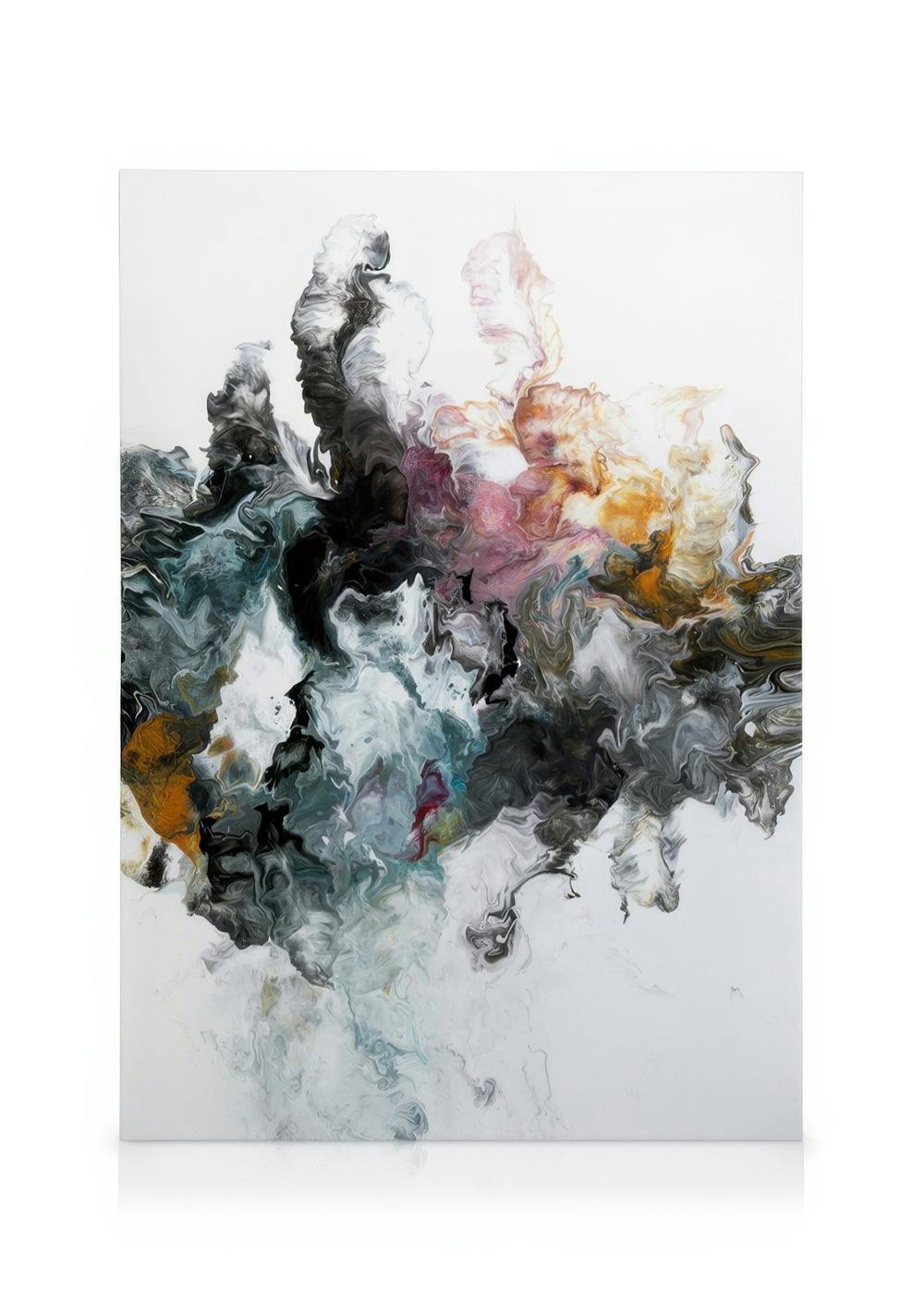 Abstrakt lerret med svarte, hvite, blå og rosa virvler på hvit bakgrunn. Levende fargerikt lerretsbilde.