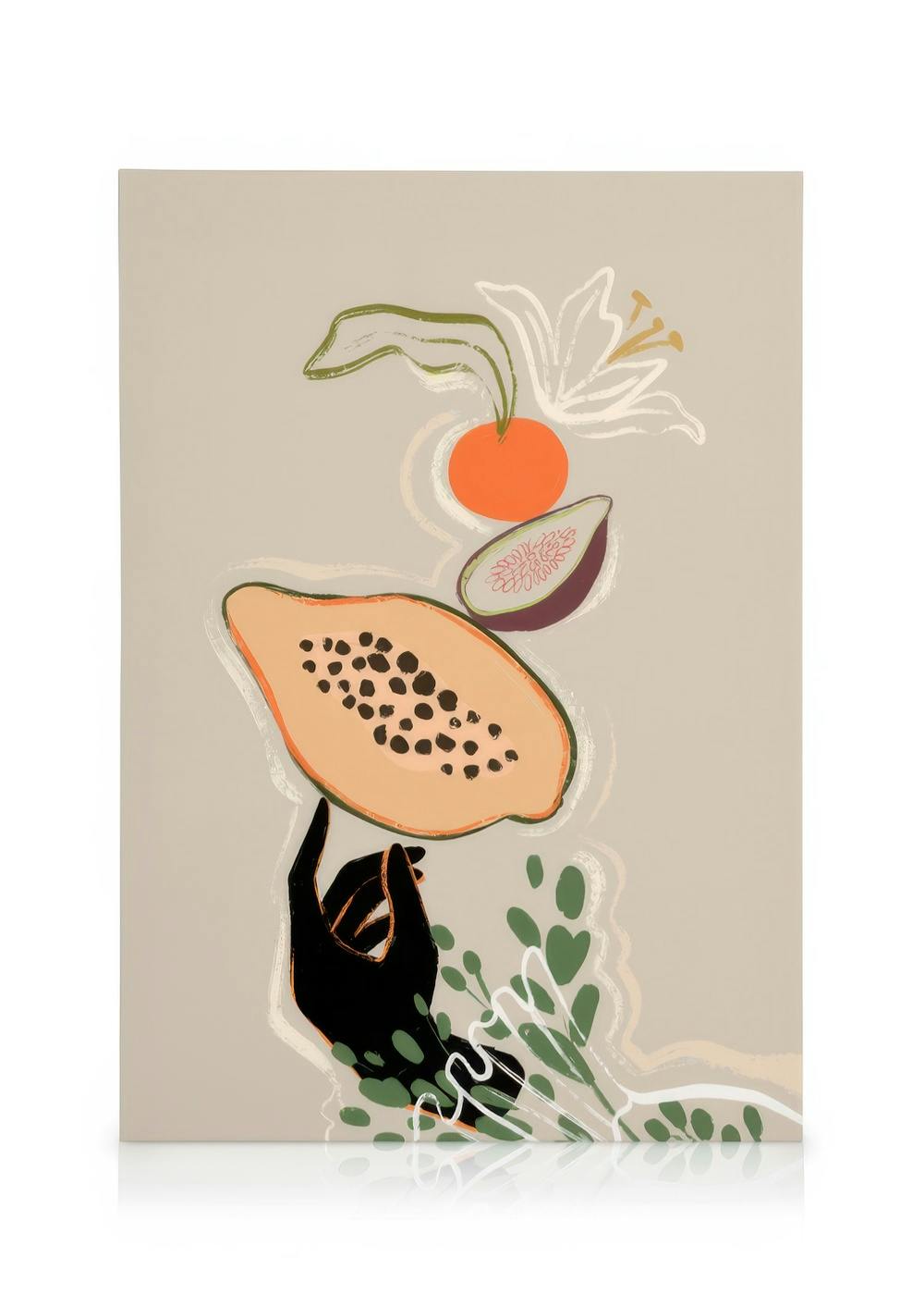Lienzo abstracto: mano negra equilibrando papaya, higo, naranja y formas botánicas sobre fondo beige.