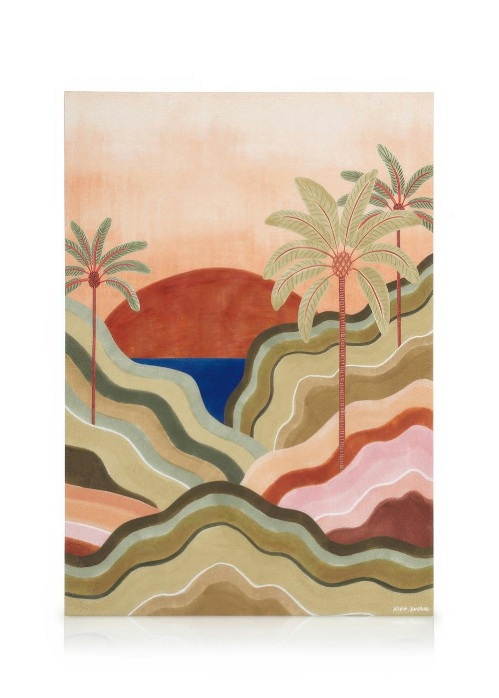 Gestileerd landschap canvas met golvende heuvels, palmbomen en water in aardetinten en warme kleuren.