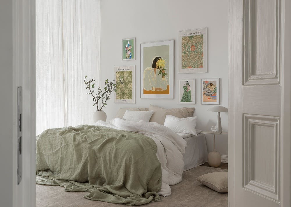 Female Figure gallery wall (ONE SIZE)