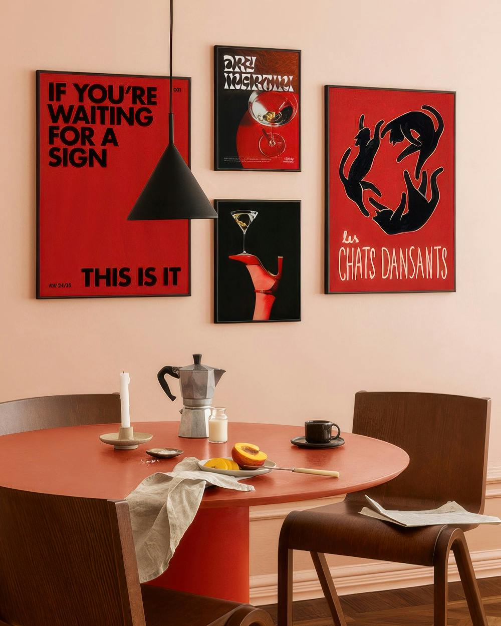 Red contrasts gallery wall (ONE SIZE)