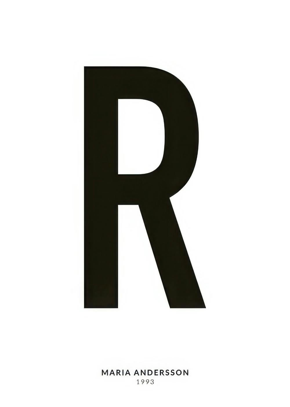 Minimalistisches Typografieposter mit großem schwarzem Buchstaben R und personalisiertem Text auf weißem Hintergrund.