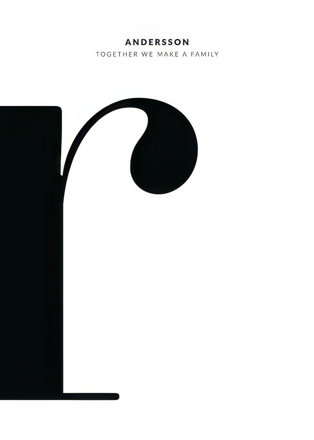Personalisiertes Poster mit schwarzem Großbuchstaben R auf weißem Hintergrund, Familienname Andersson und Zitat Together we make