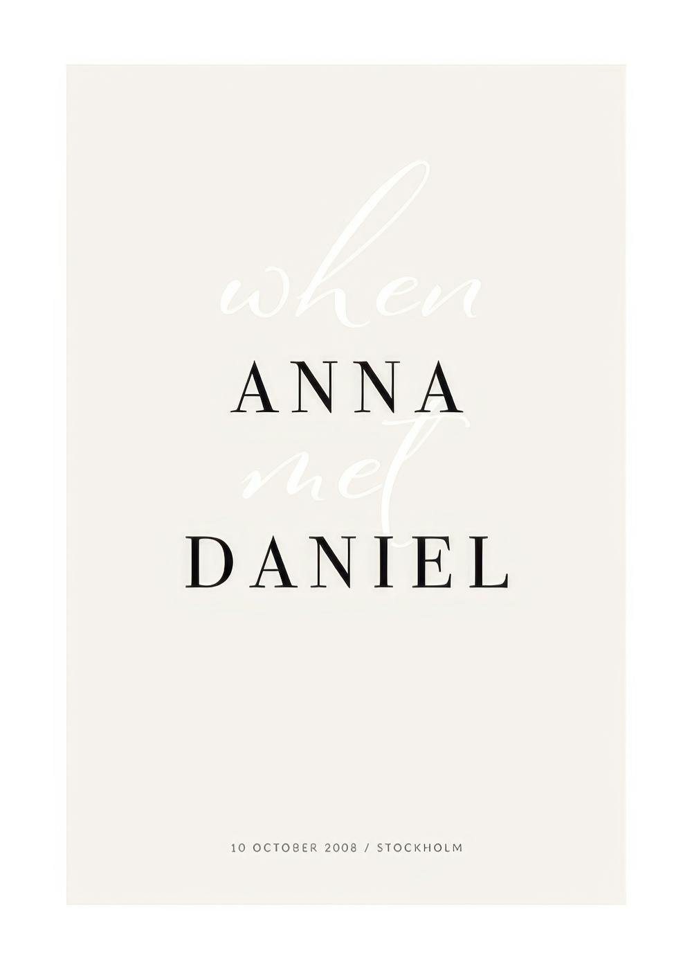 Poster personalizzato beige con testo nero e bianco When Anna met Daniel e data/luogo in basso.