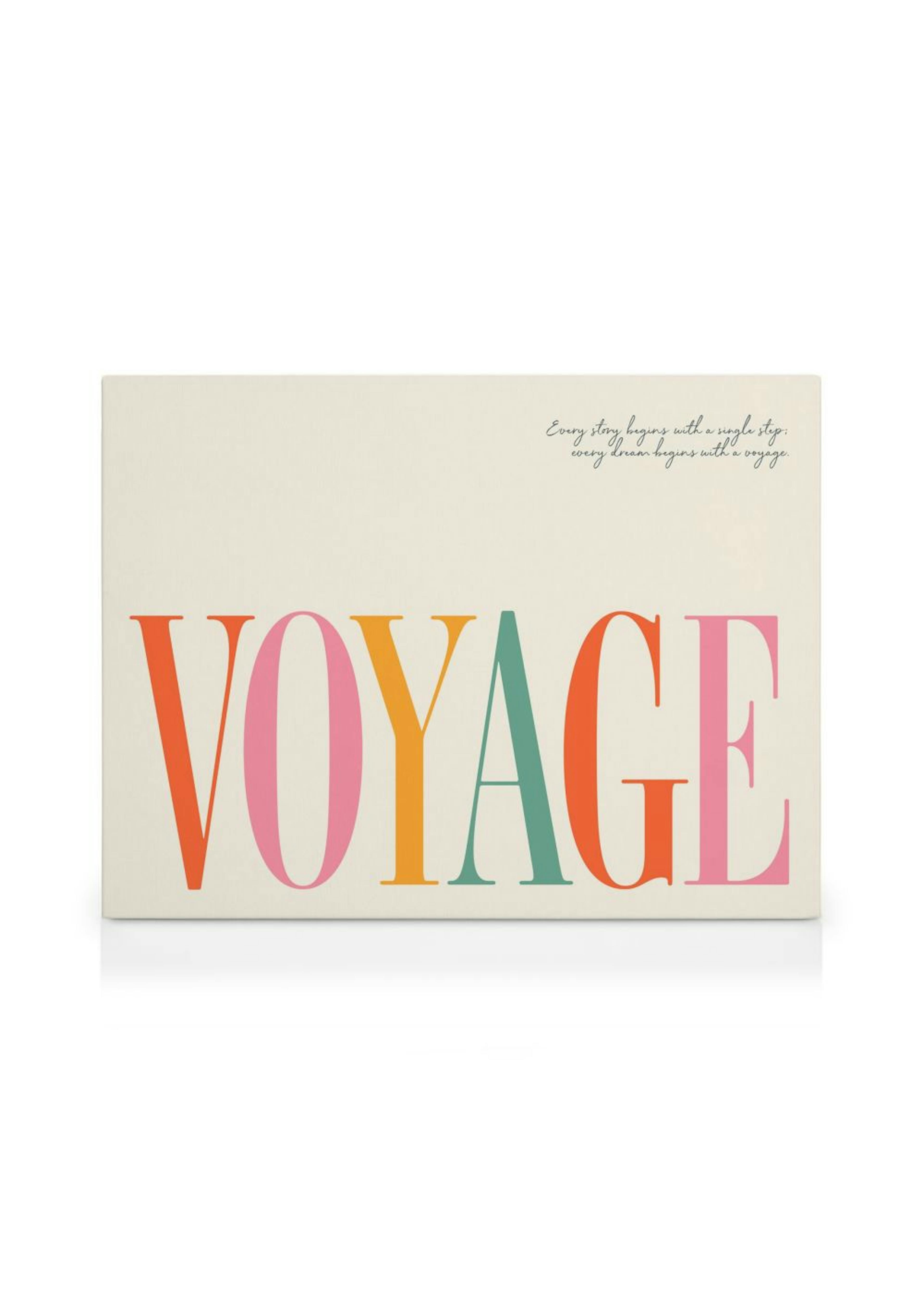 Leinwandbild mit dem Wort VOYAGE in bunten Großbuchstaben und dem Zitat Every story begins with a single step; every dream begin