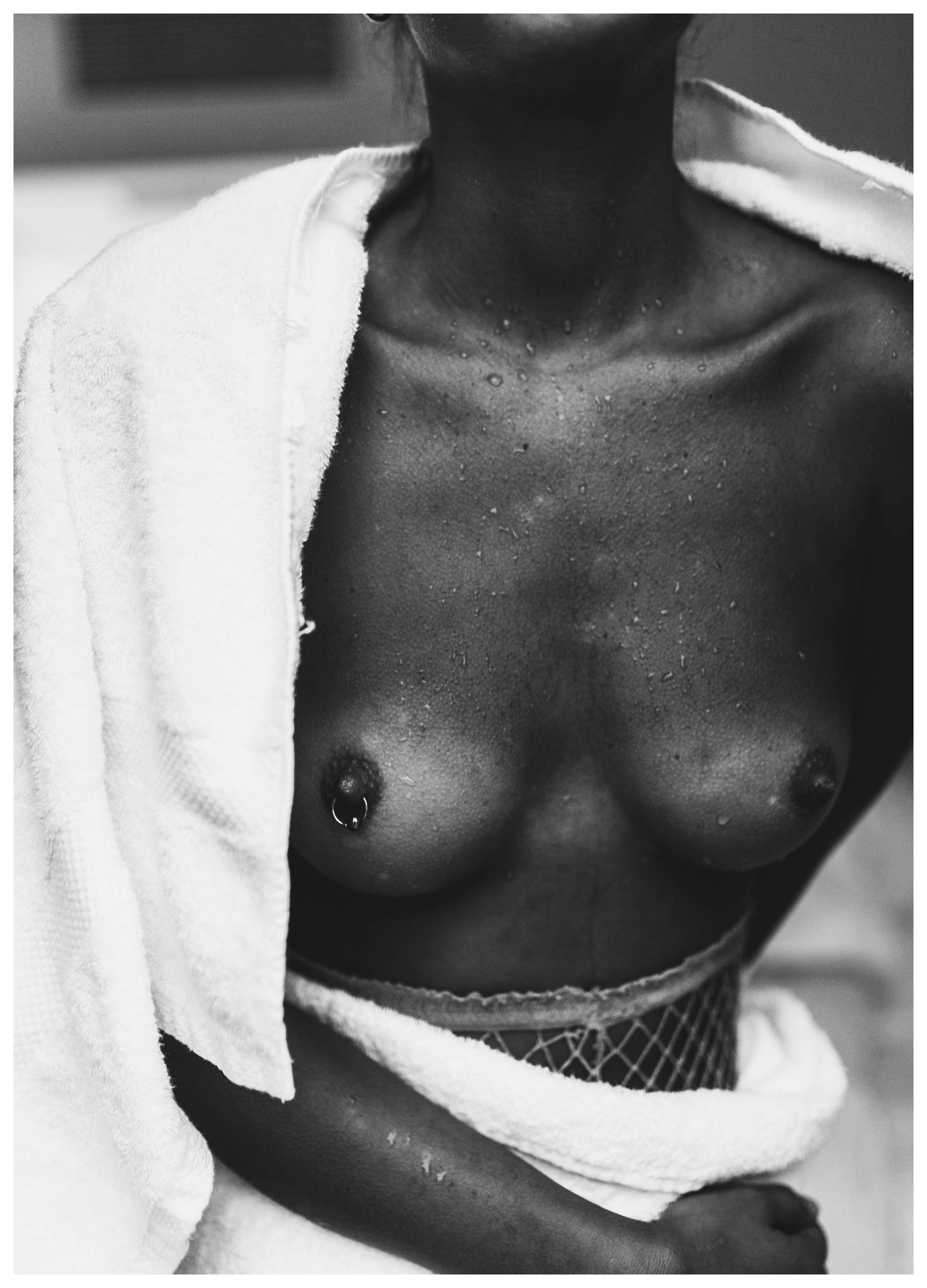Getting Dry Poster (70x100 cm) - Zwart wit posters