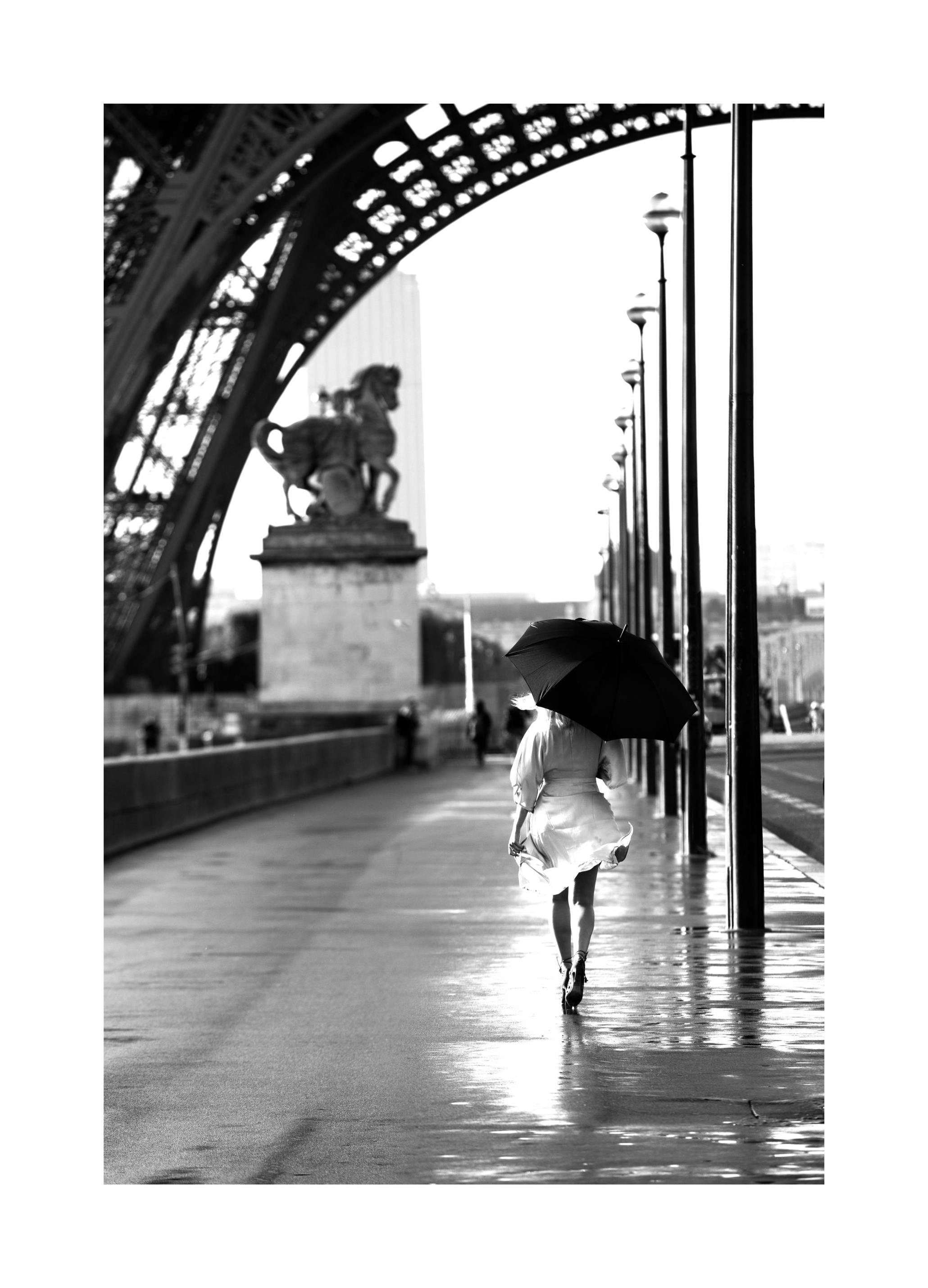 Prints - Walking in Paris (70x100 cm) - Black & white prints