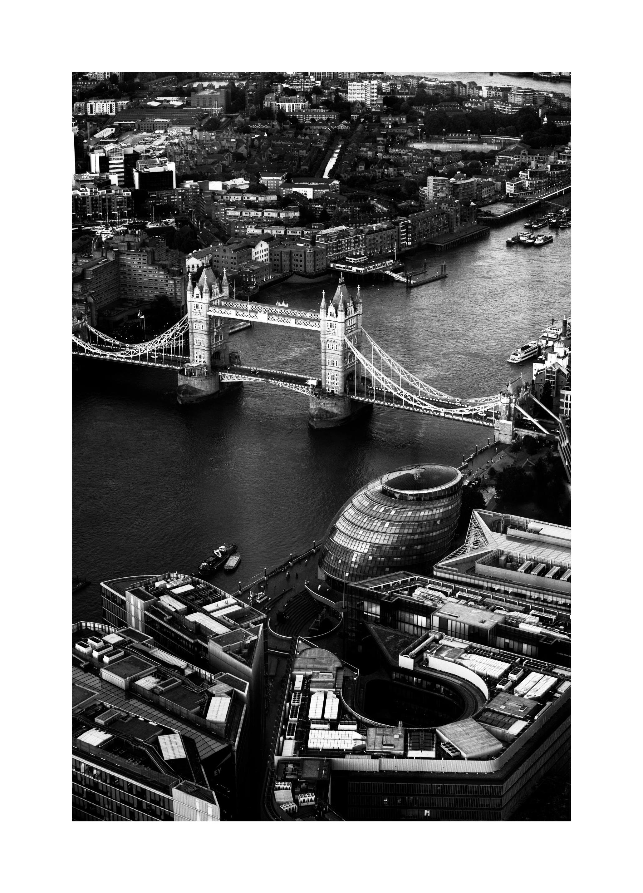 View of Tower Bridge Poster (30x40 cm)