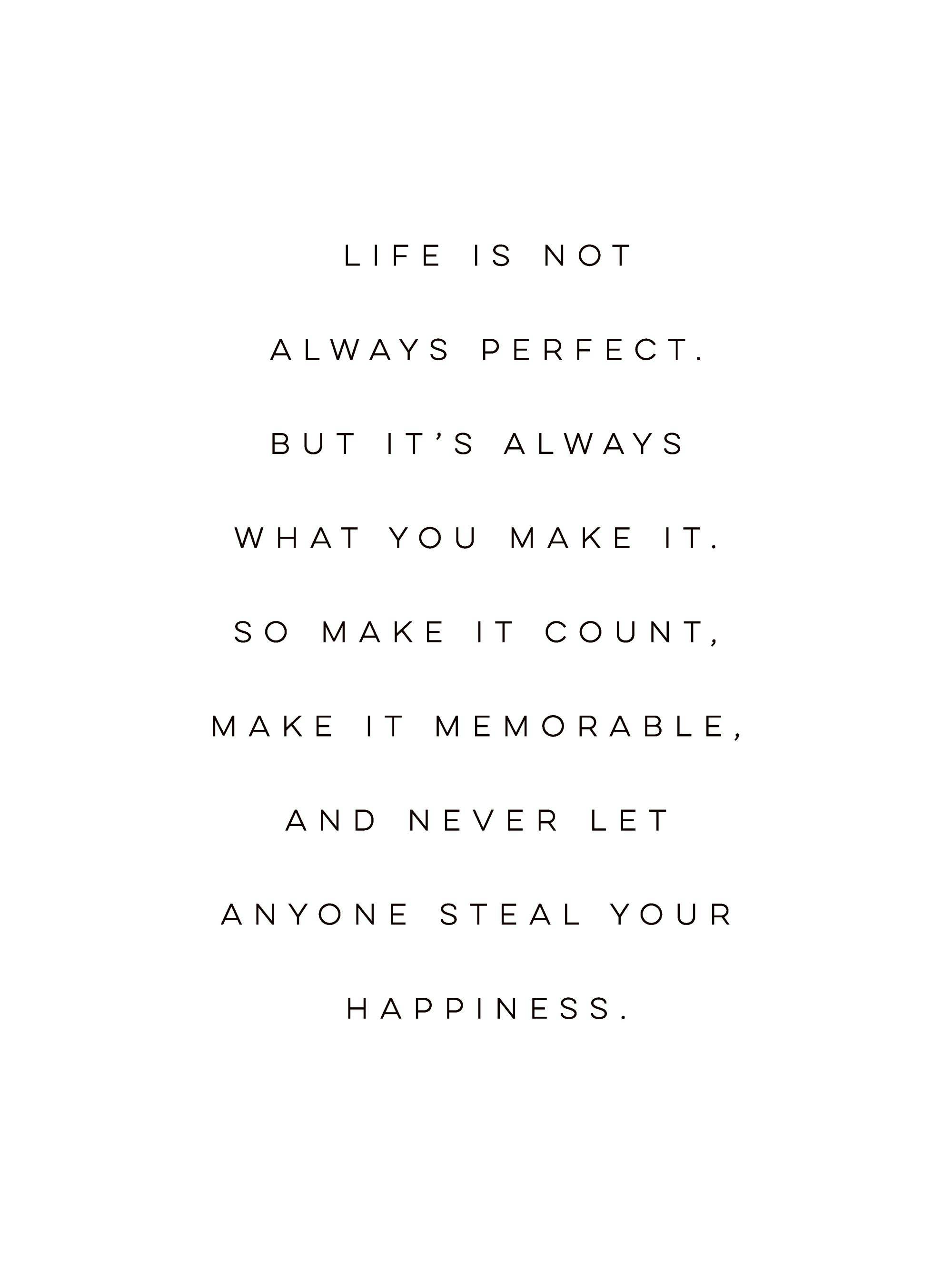 Plakat z minimalistycznym czarno-białym tekstem LIFE IS NOT ALWAYS PERFECT... inspirujący do doceniania życia.