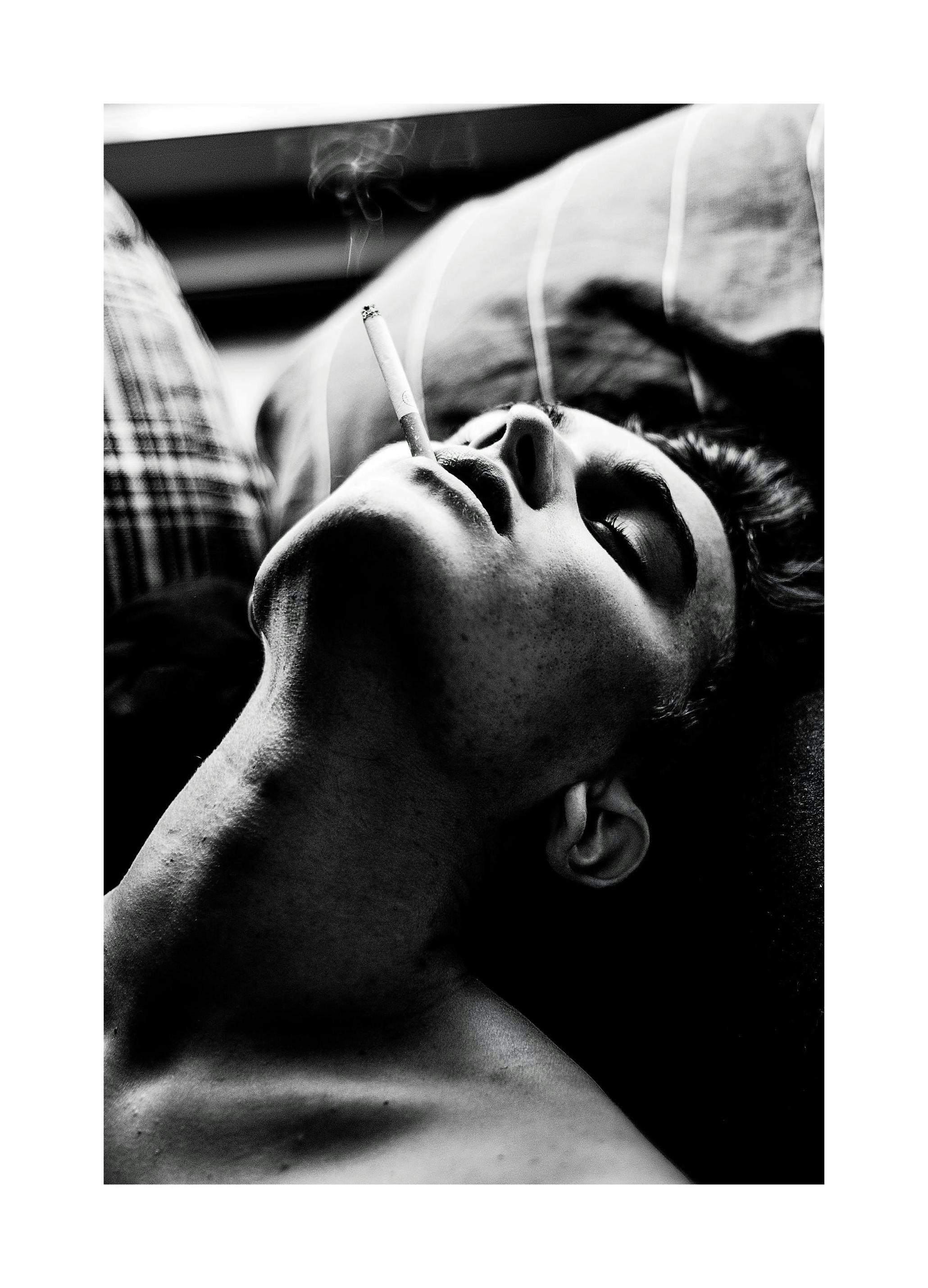 Smoking In Bed Affiche (50x70 cm)  Tableaux en noir et blanc