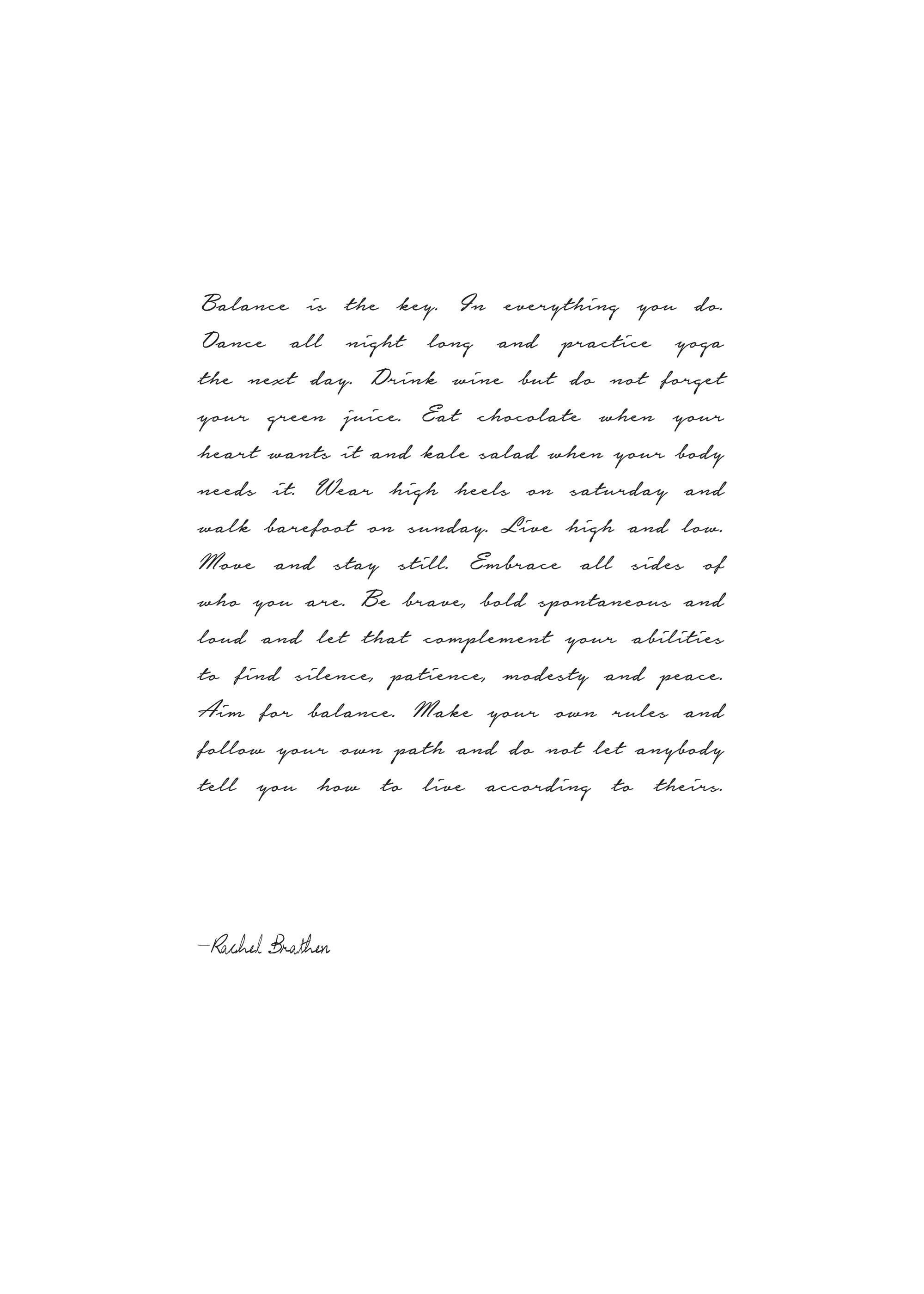 Affiche noir et blanc avec typographie manuscrite affichant une citation sur léquilibre de la vie