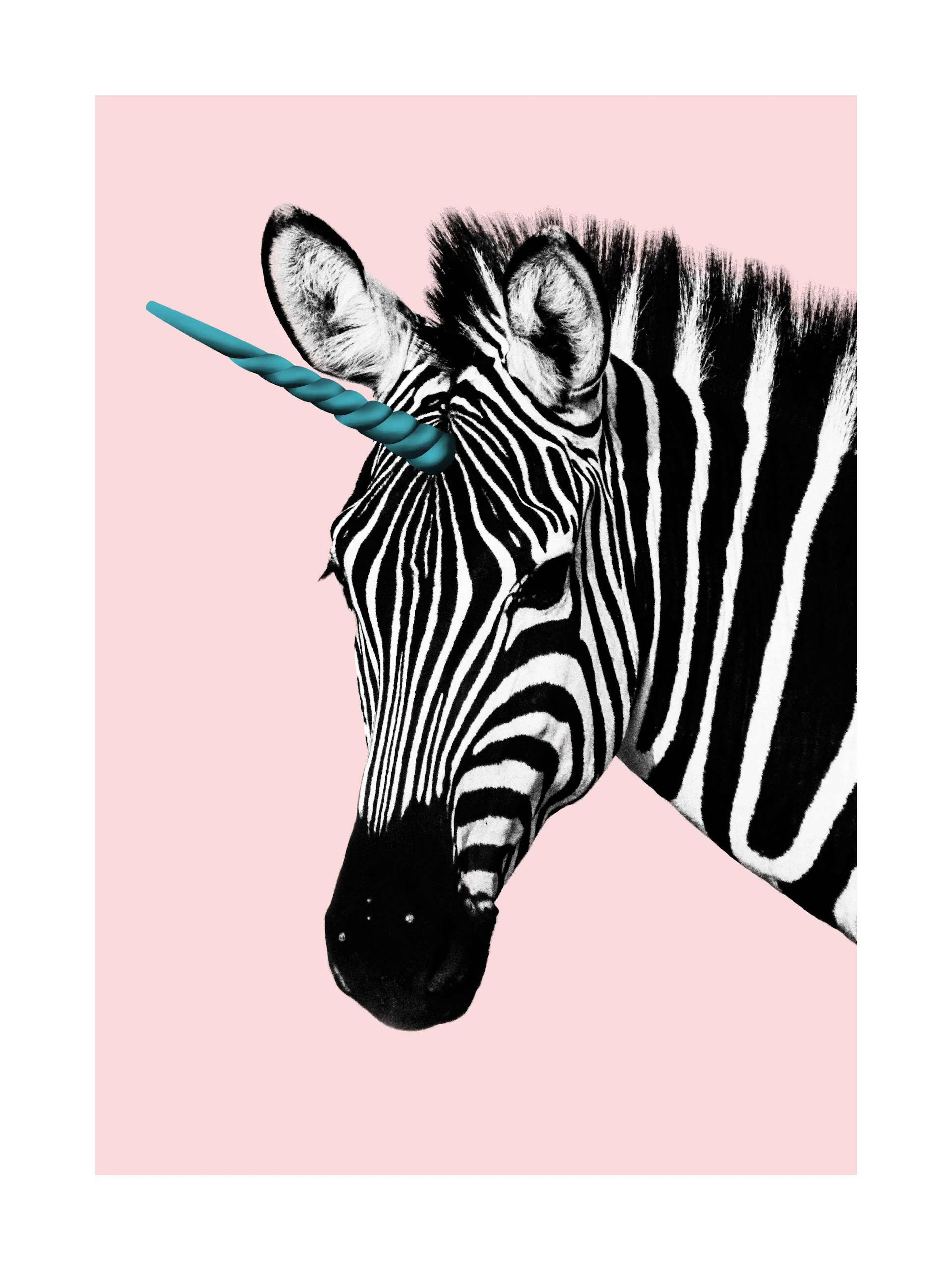 Unicorn Zebra plakat: Fantasifuld zebra med blåt horn på lyserød baggrund.