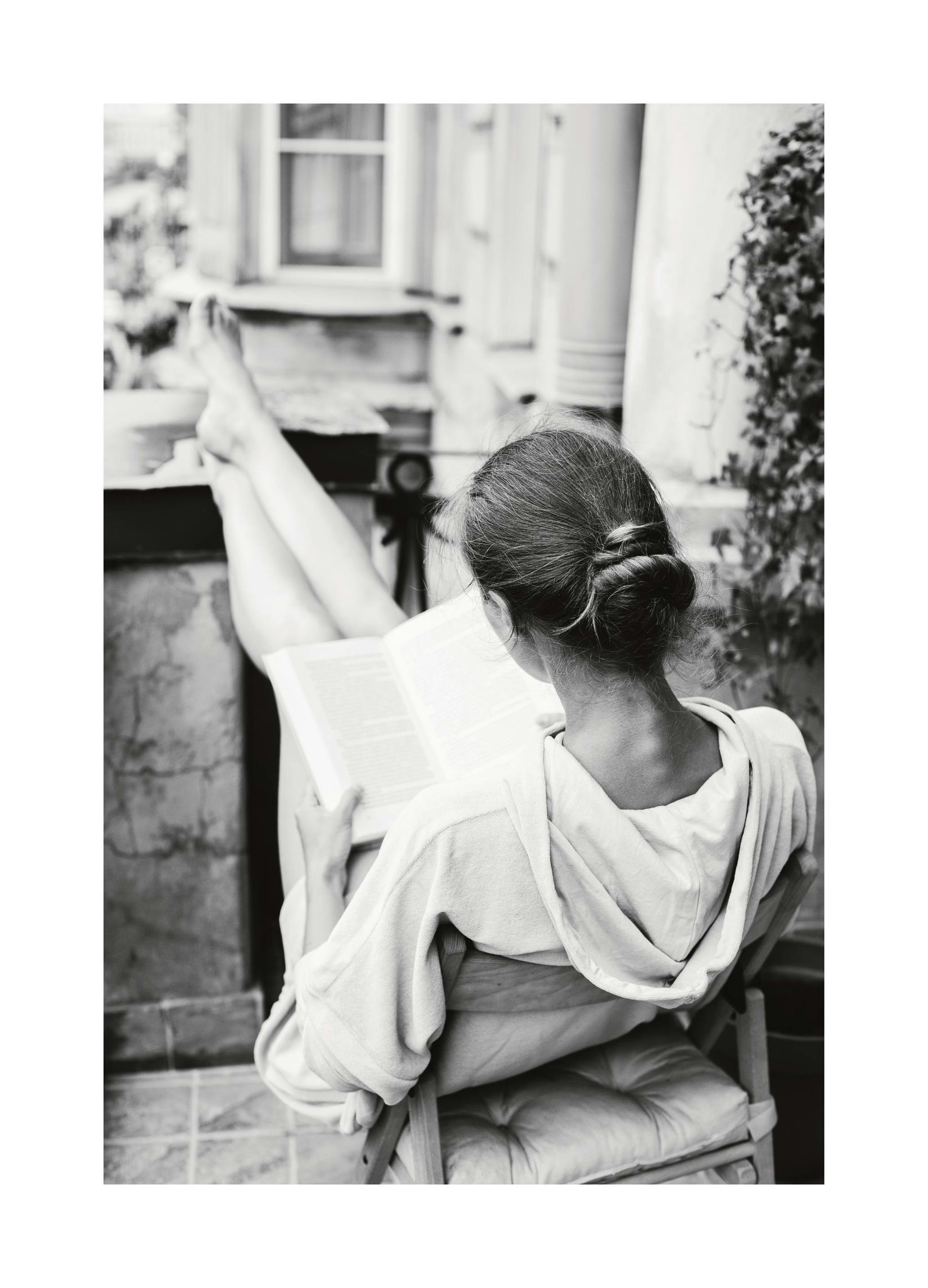 Prints - Reading Print (50x70 cm) - Black & white prints