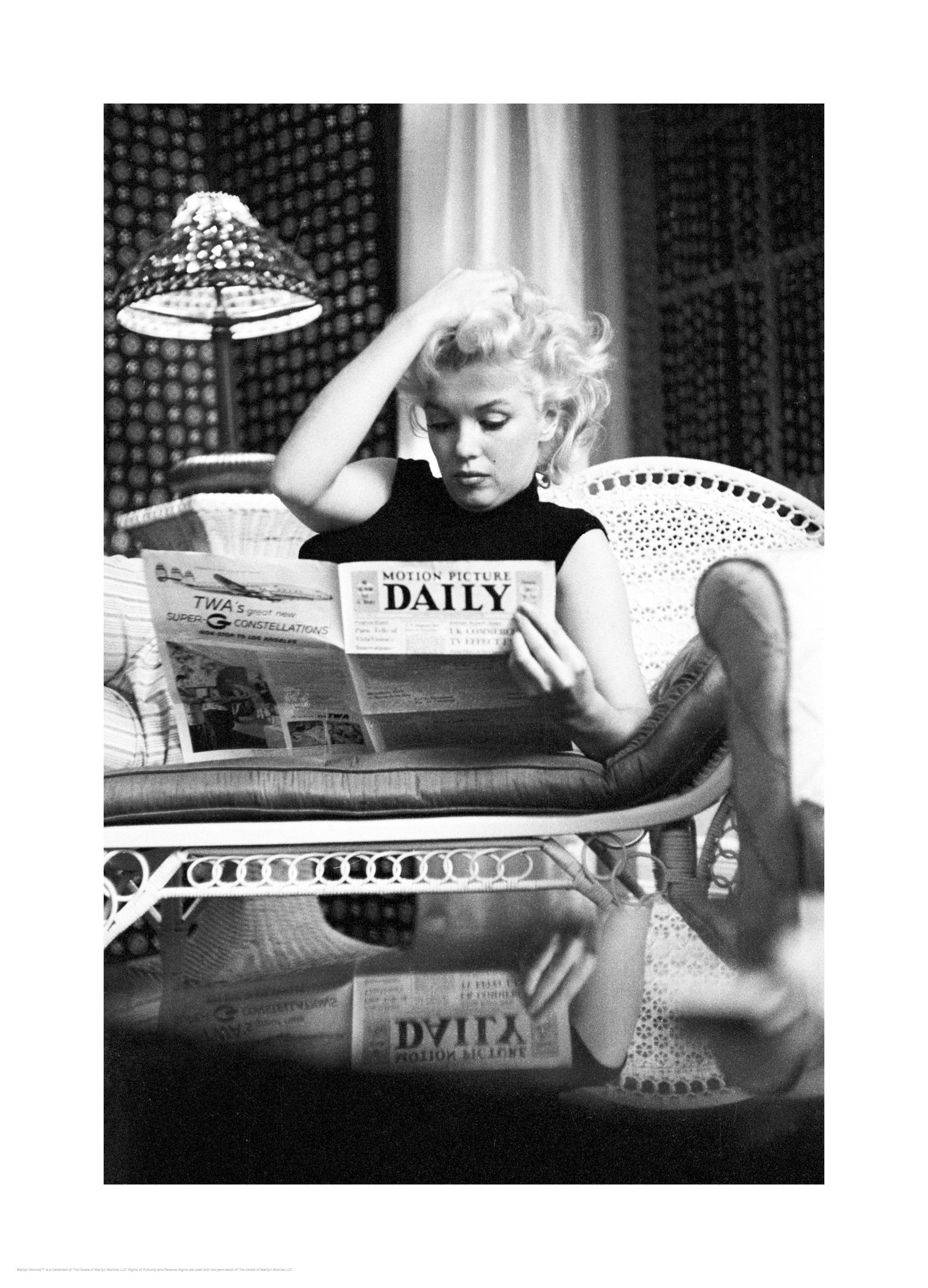 Marilyn Monroe Reading Juliste (50x50 cm)  Iconic photos