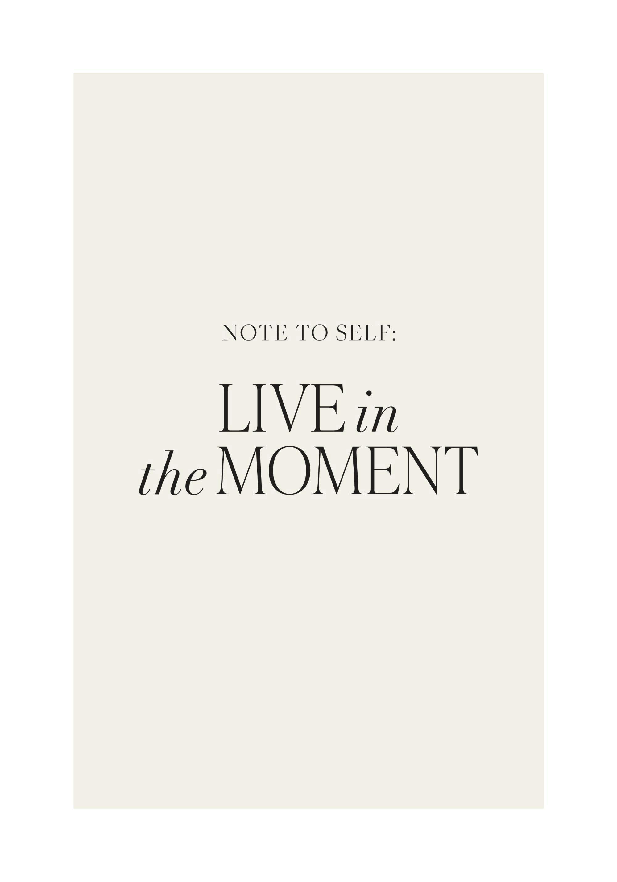 Textposter Live in the Moment in Schwarz auf hellem Hintergrund, minimalistisches Design, Erinnerungsposter