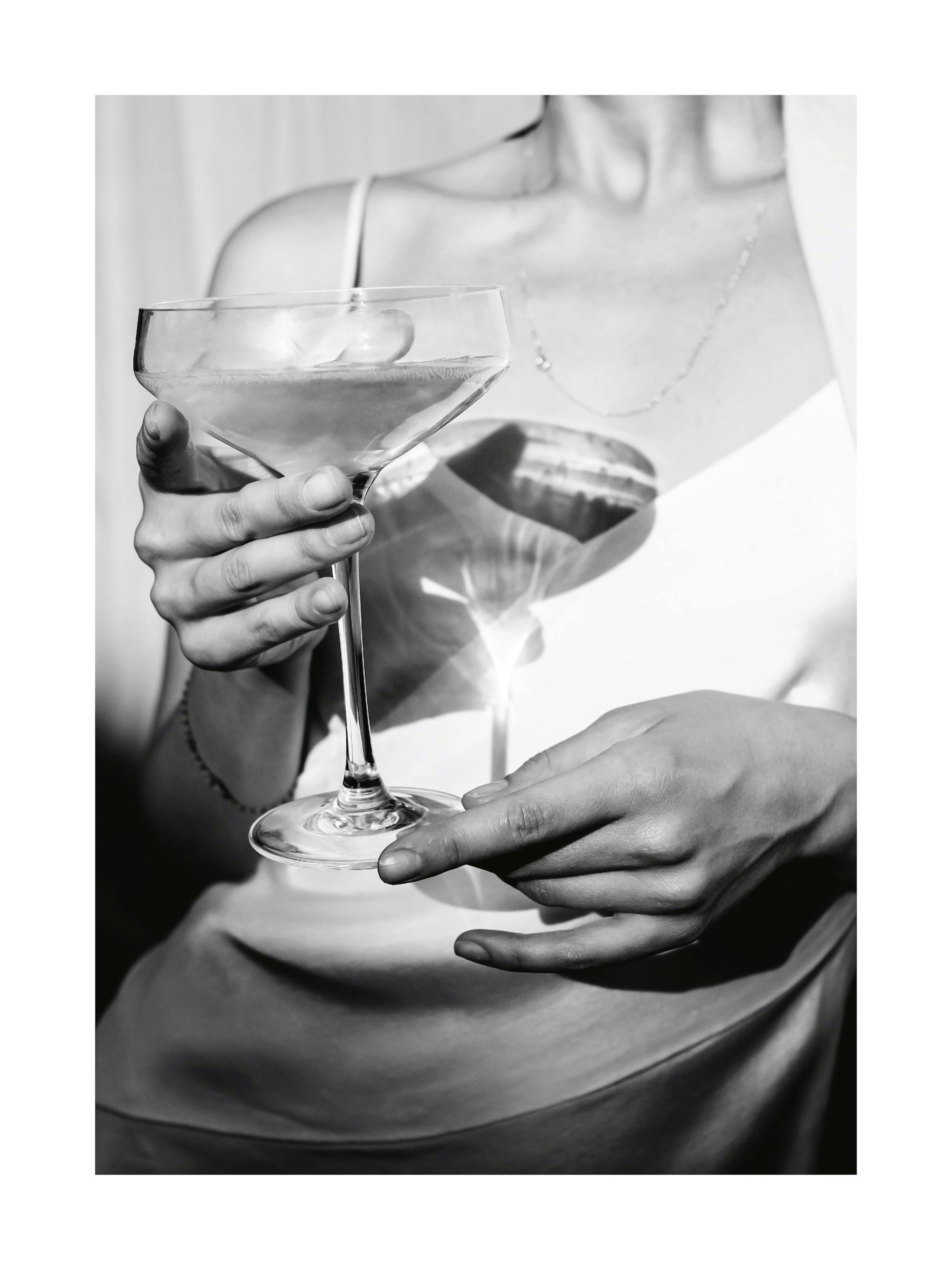 Drinking Champagne Poster – Schwarz-Weiß Fotokunst