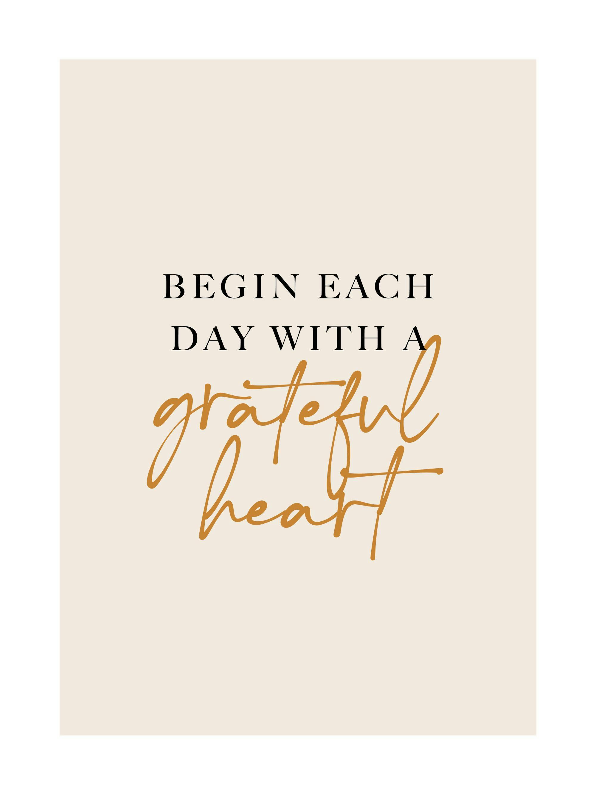 Affisch med texten Begin each day with a grateful heart i svart och brunt på en ljusbeige bakgrund, modern typografi.