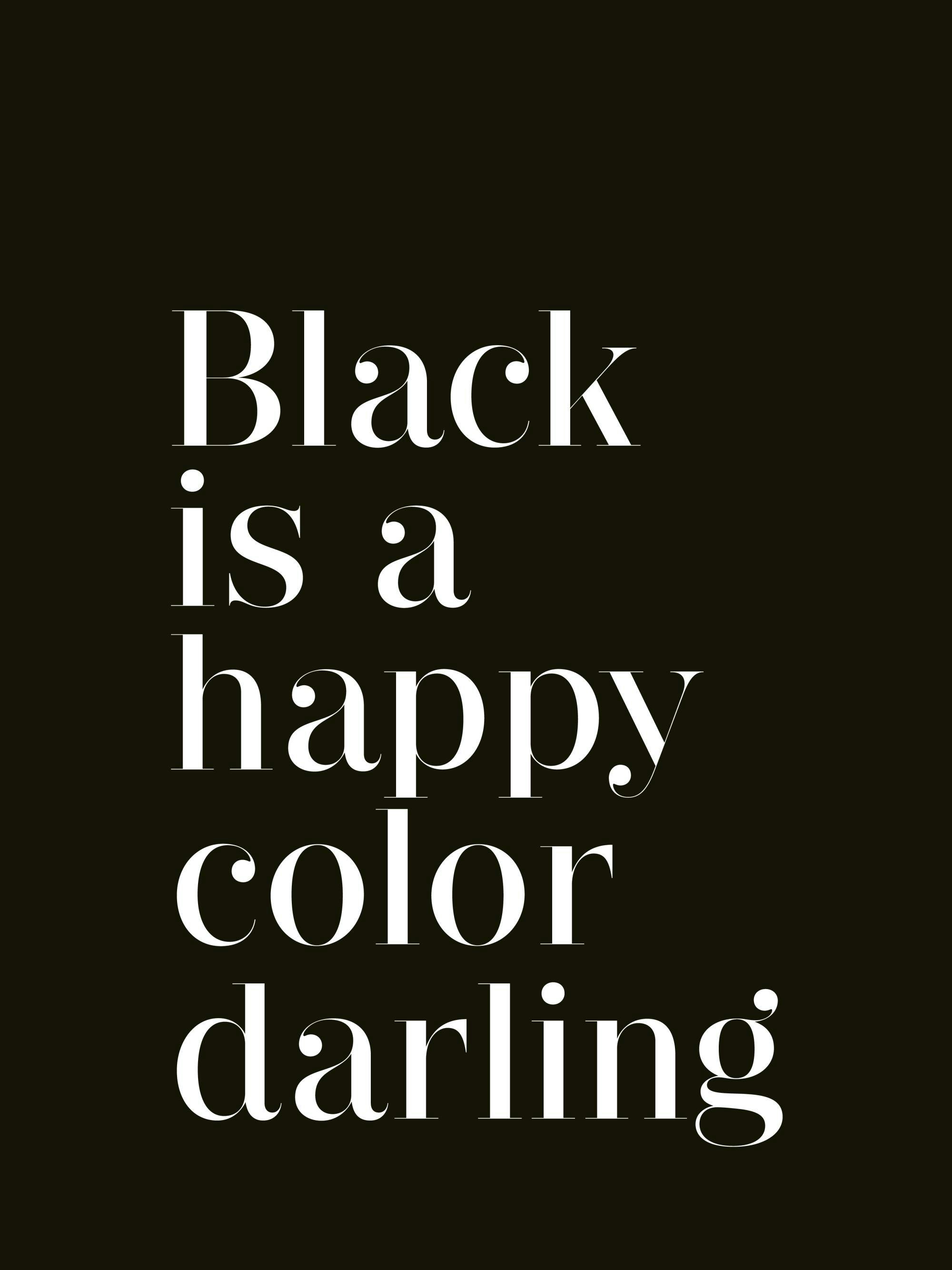 Svart textposter med citatet Black is a happy color darling i vit text på svart bakgrund.