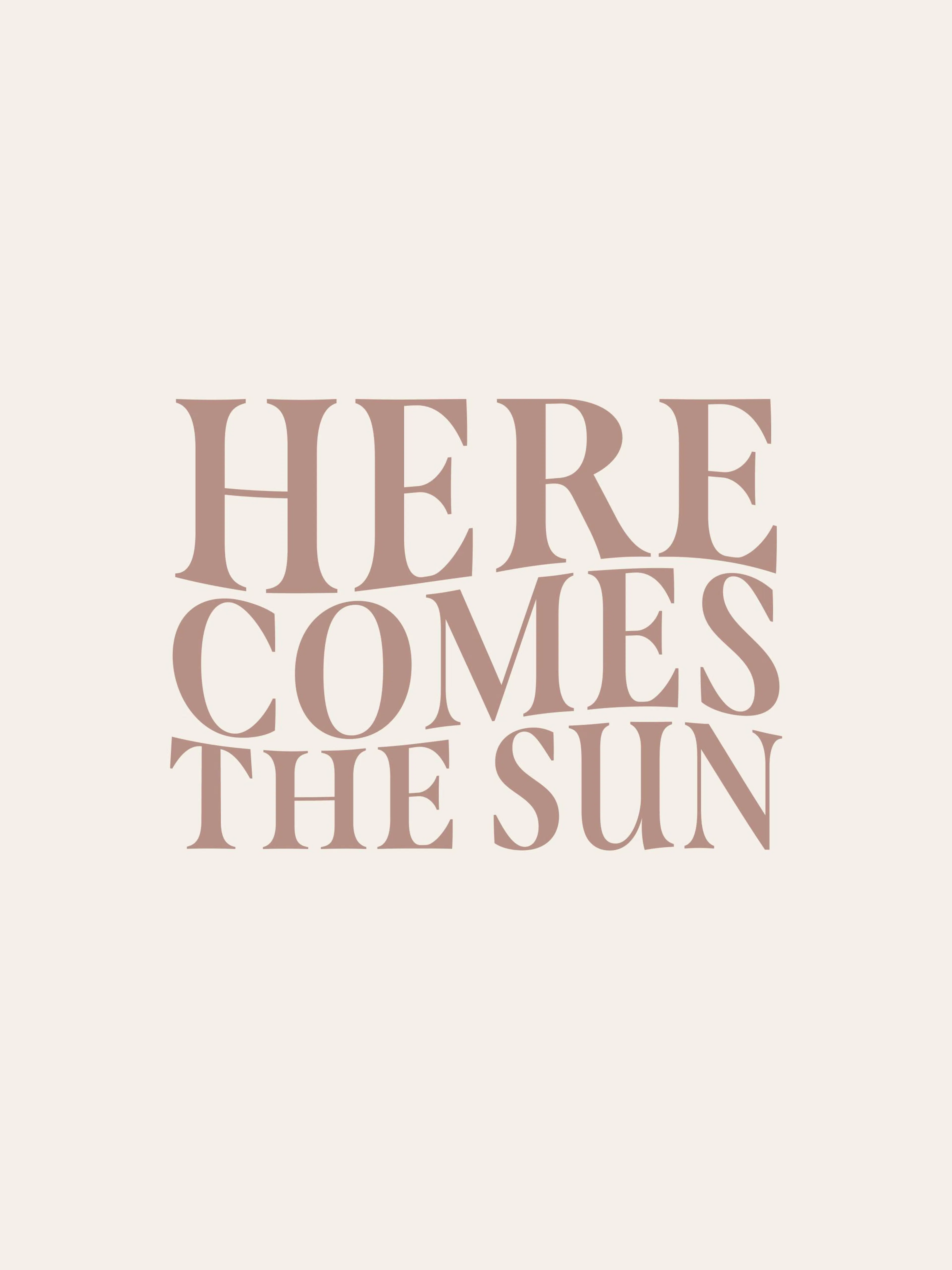 베이지 브라운 배경에 HERE COMES THE SUN이라는 글자가 새겨진 타이포그래피 포스터