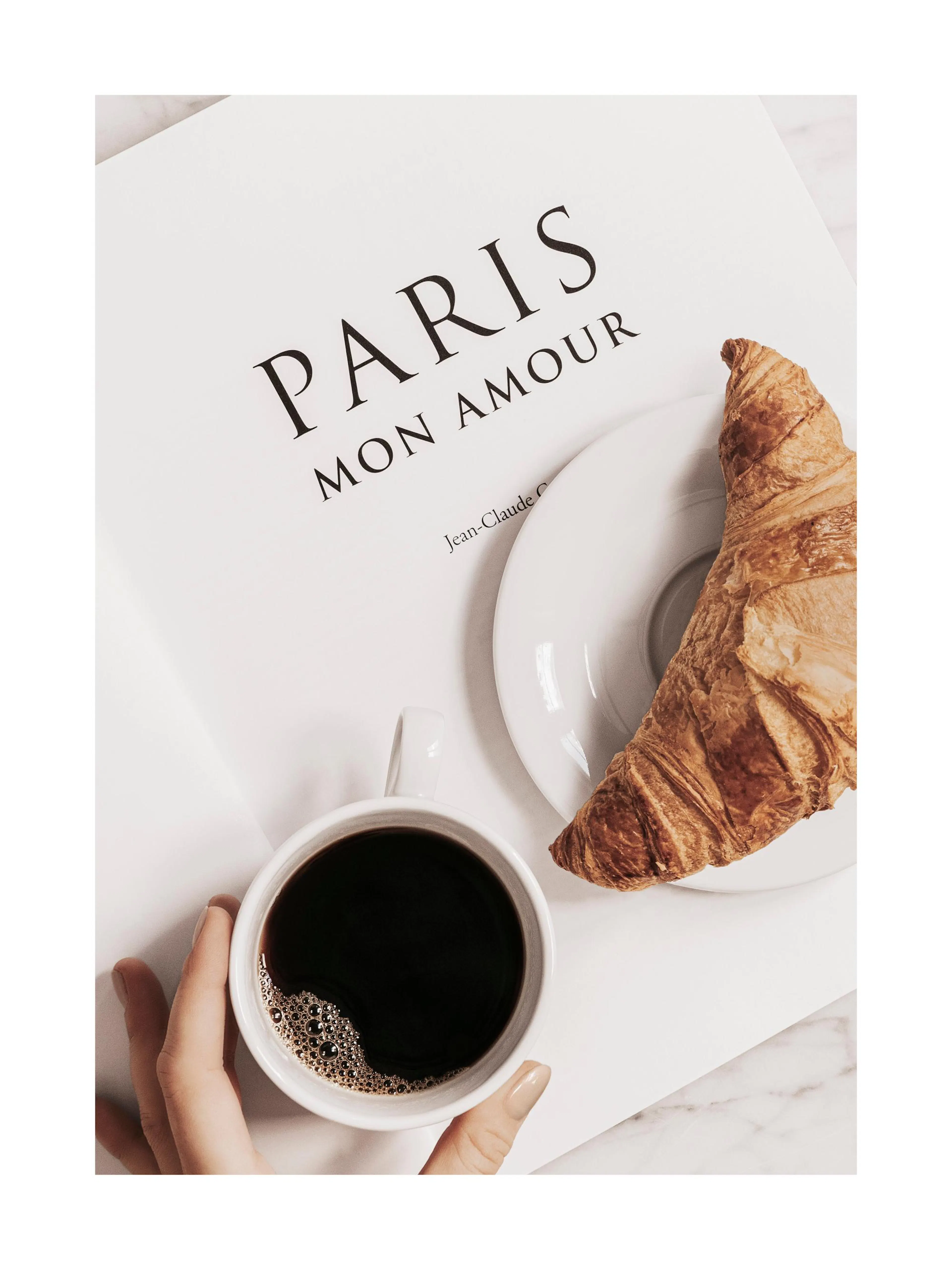 Poster met croissant, kopje koffie en Paris mon amour tekst voor keuken