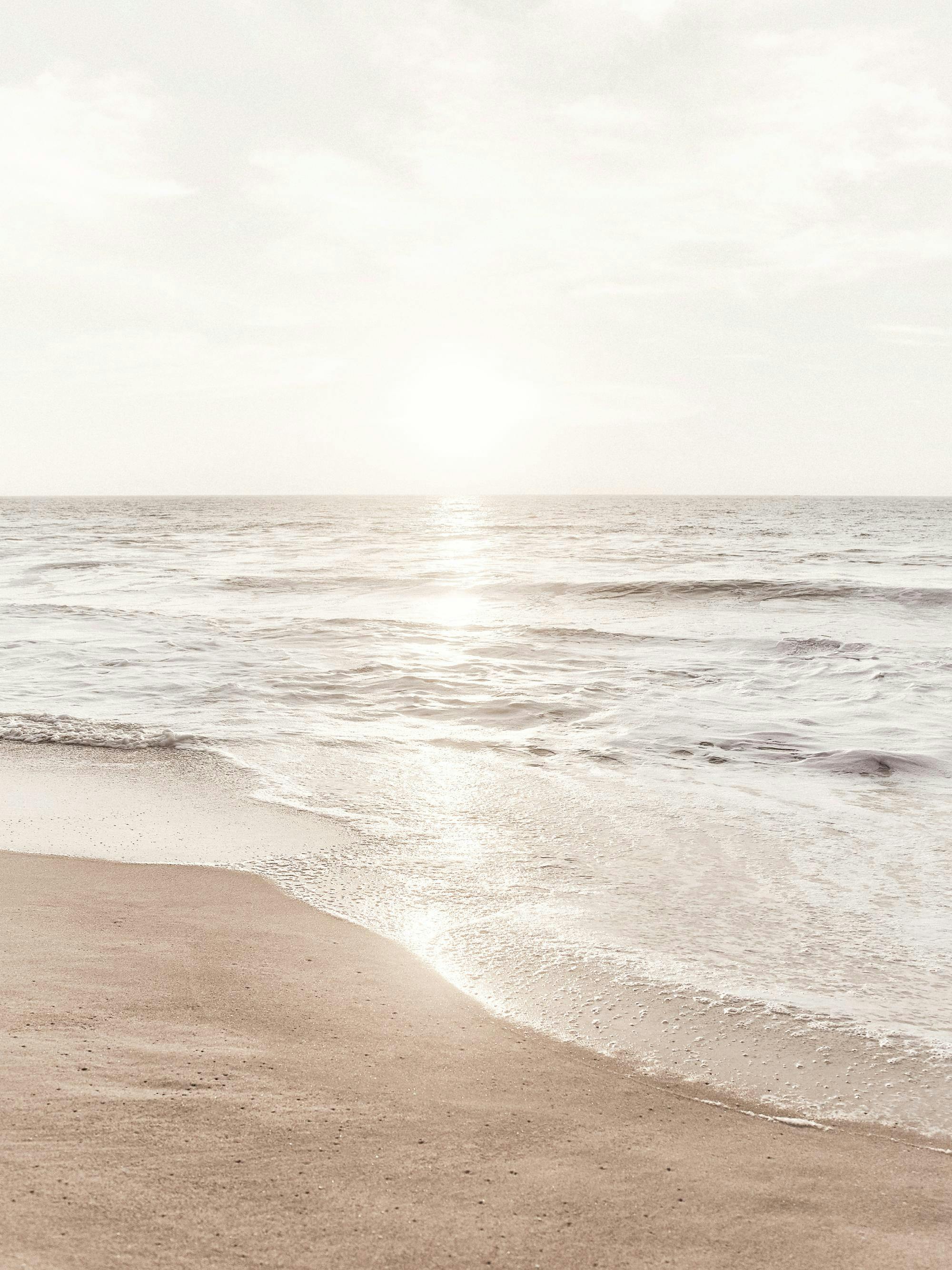 Barefoot Bliss: The Hidden Benefits of Going Beachside