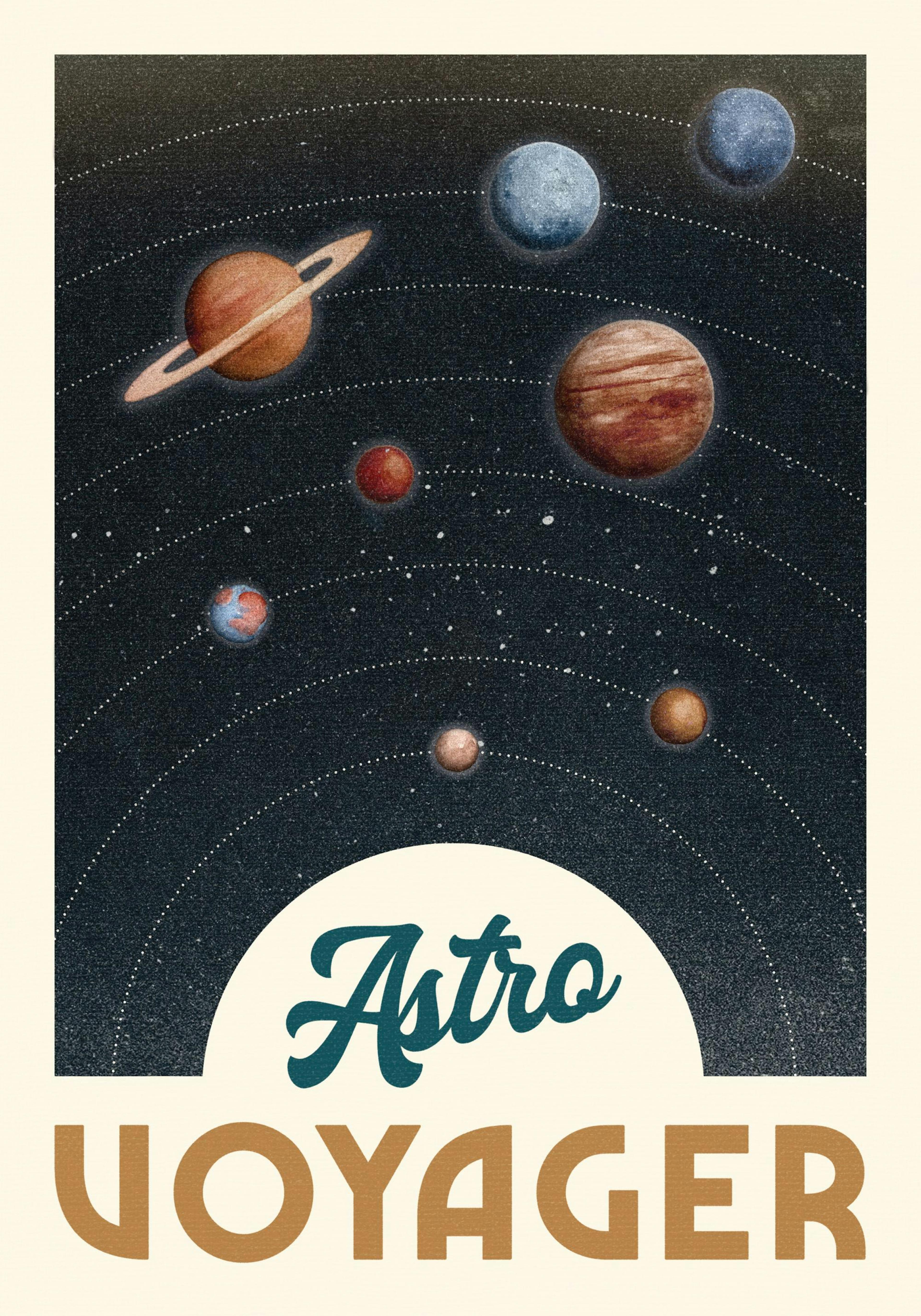 Plakat med planeter og Astro VOYAGER tekst, henger på en hvit vegg over et sidebord og en puff.