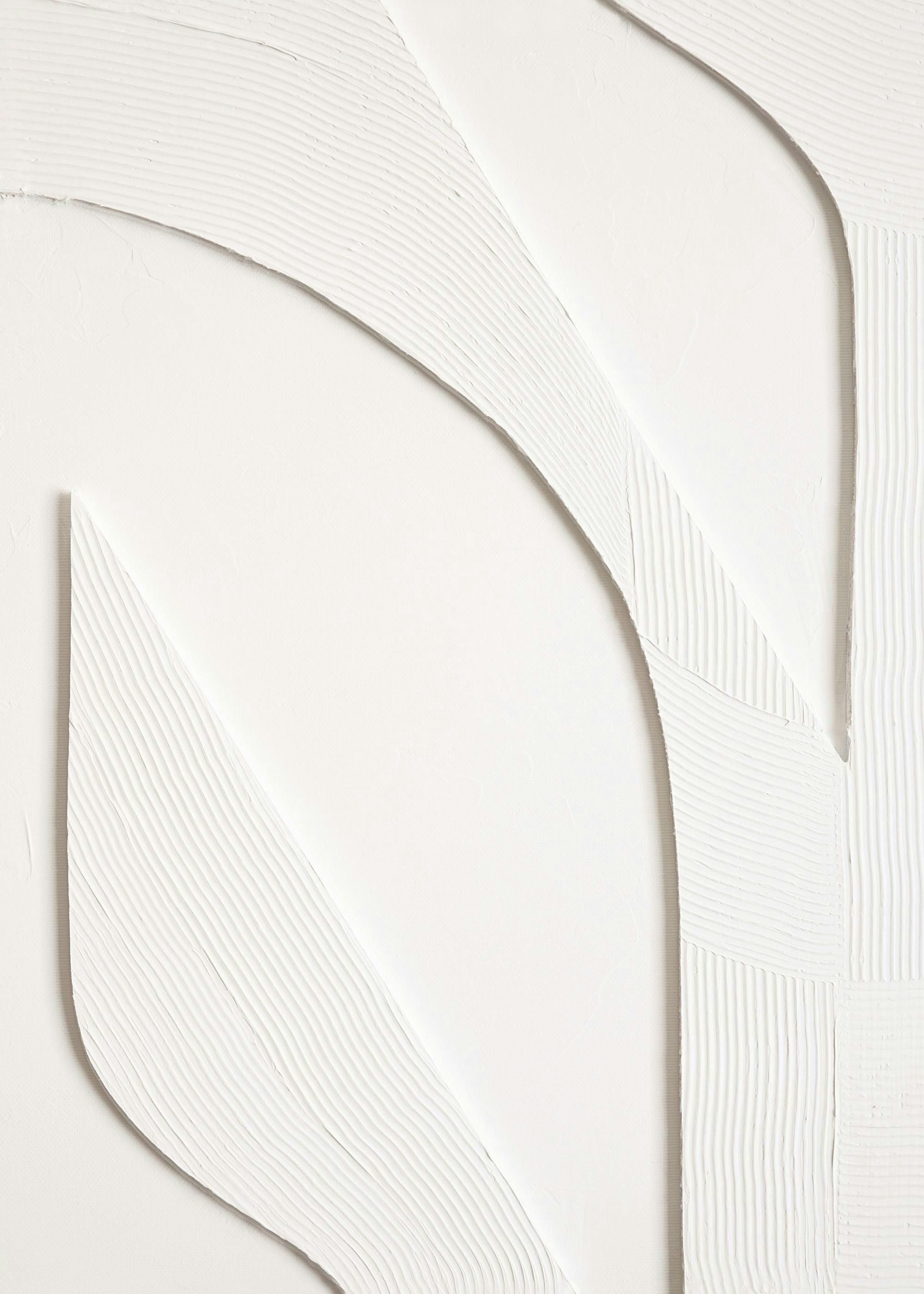 Poster con forme astratte bianche e texture a rilievo, design minimalista