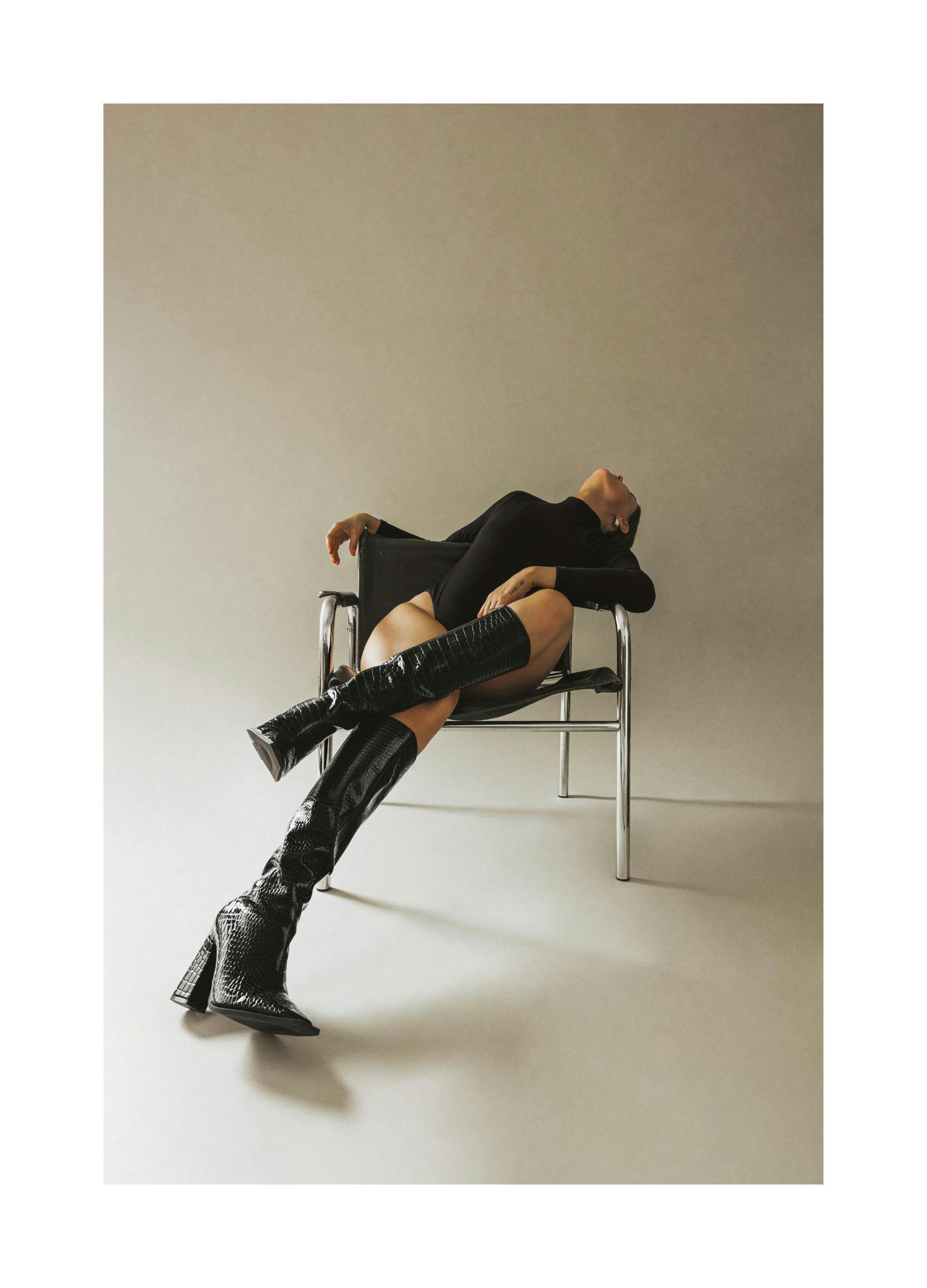 Playful Woman Poster (30x40 cm)