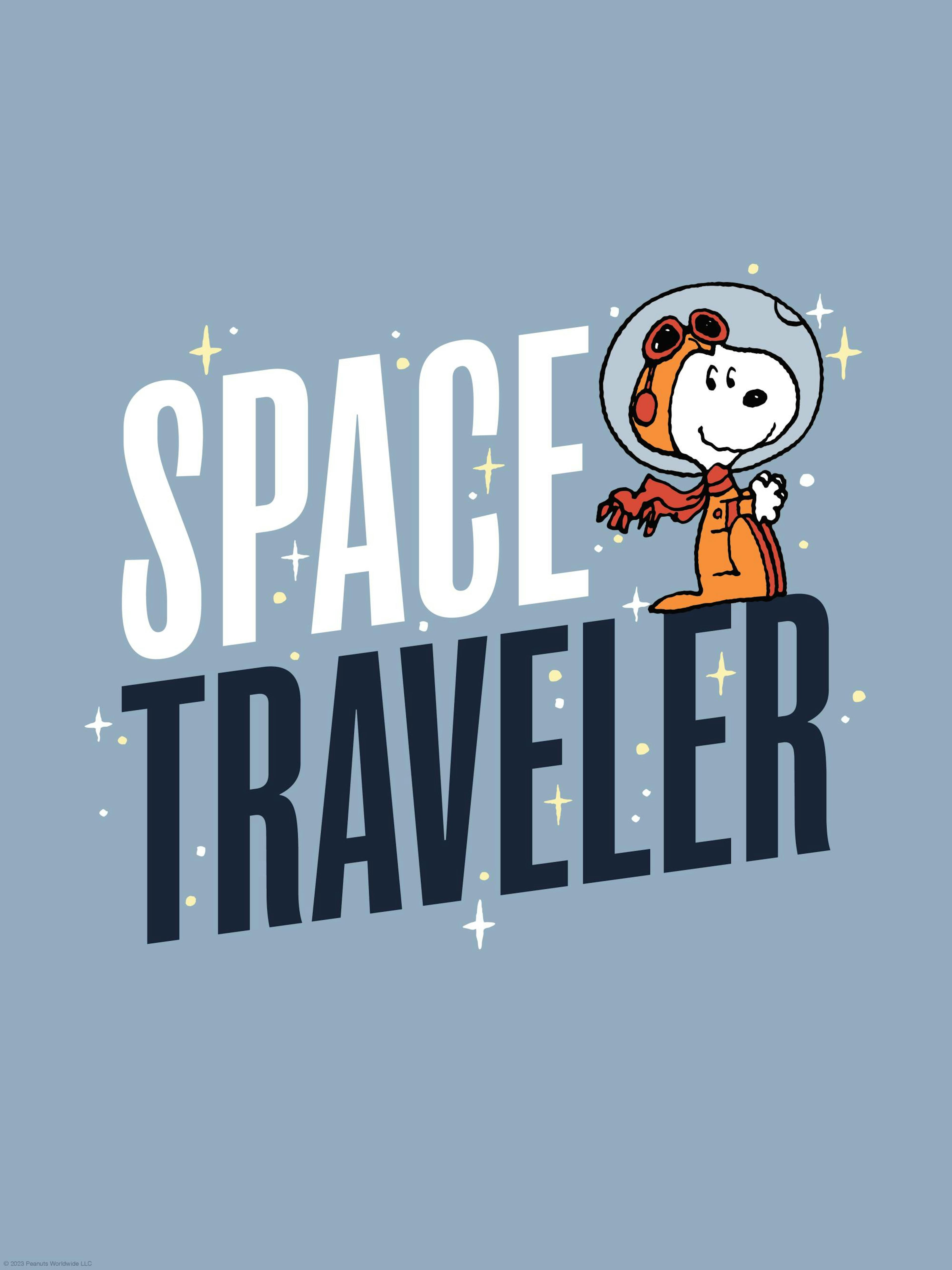 Snoopy som romfarer på en lys blå plakat med teksten SPACE TRAVELER i hvitt og mørkeblått, med stjerner rundt.
