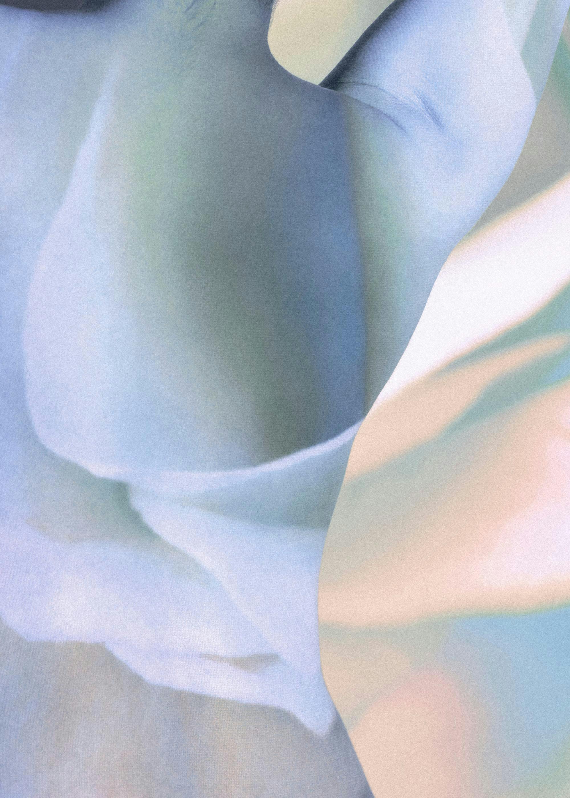 Affiche abstraite de tissu drapé aux couleurs pastel, nuances de bleu, de vert et de pêche, à la structure photographique granul