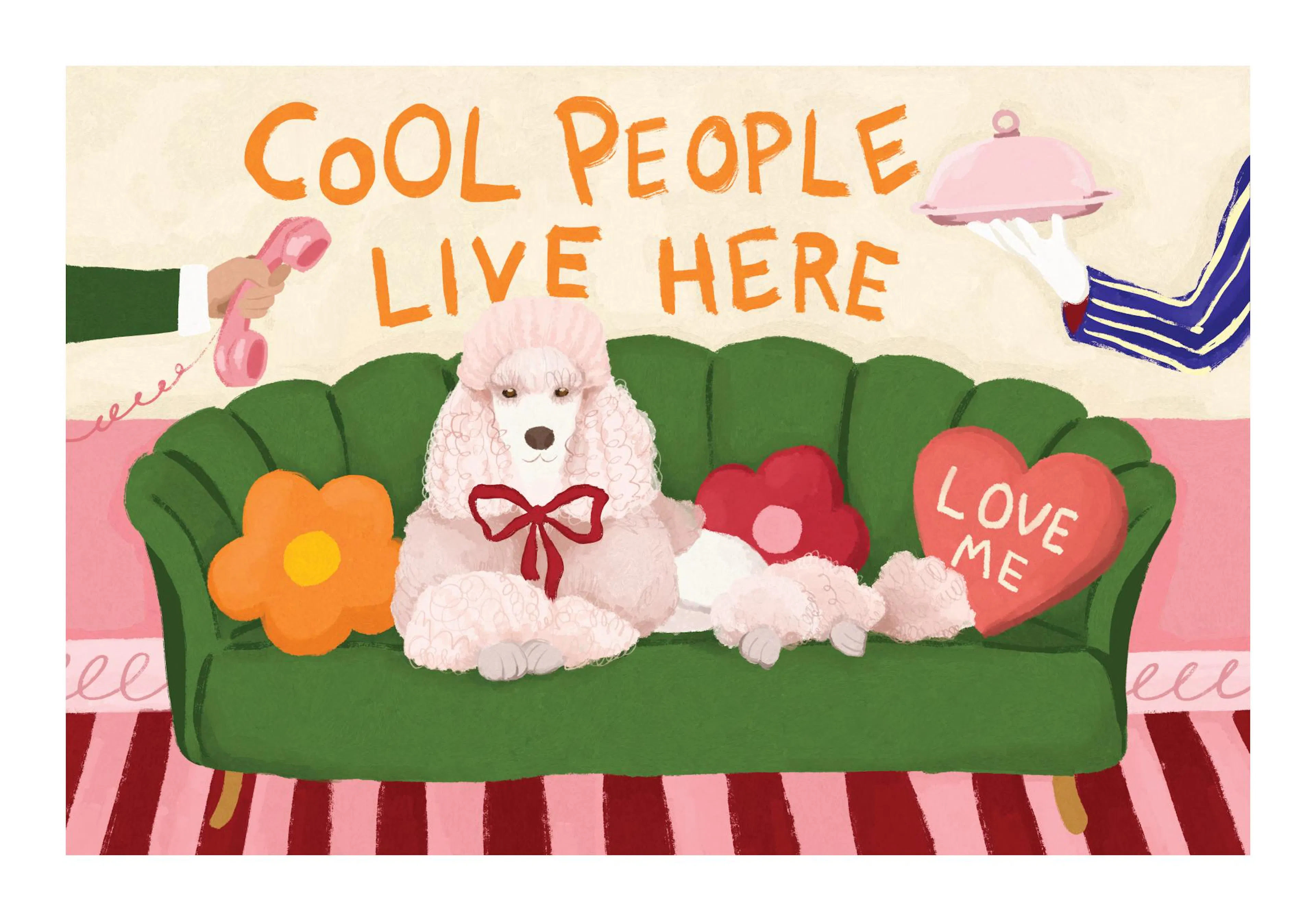 Illustrazione giocosa: barboncino rosa su divano verde, cuscini a fiori, Cool people live here. Poster Dani Klaric.