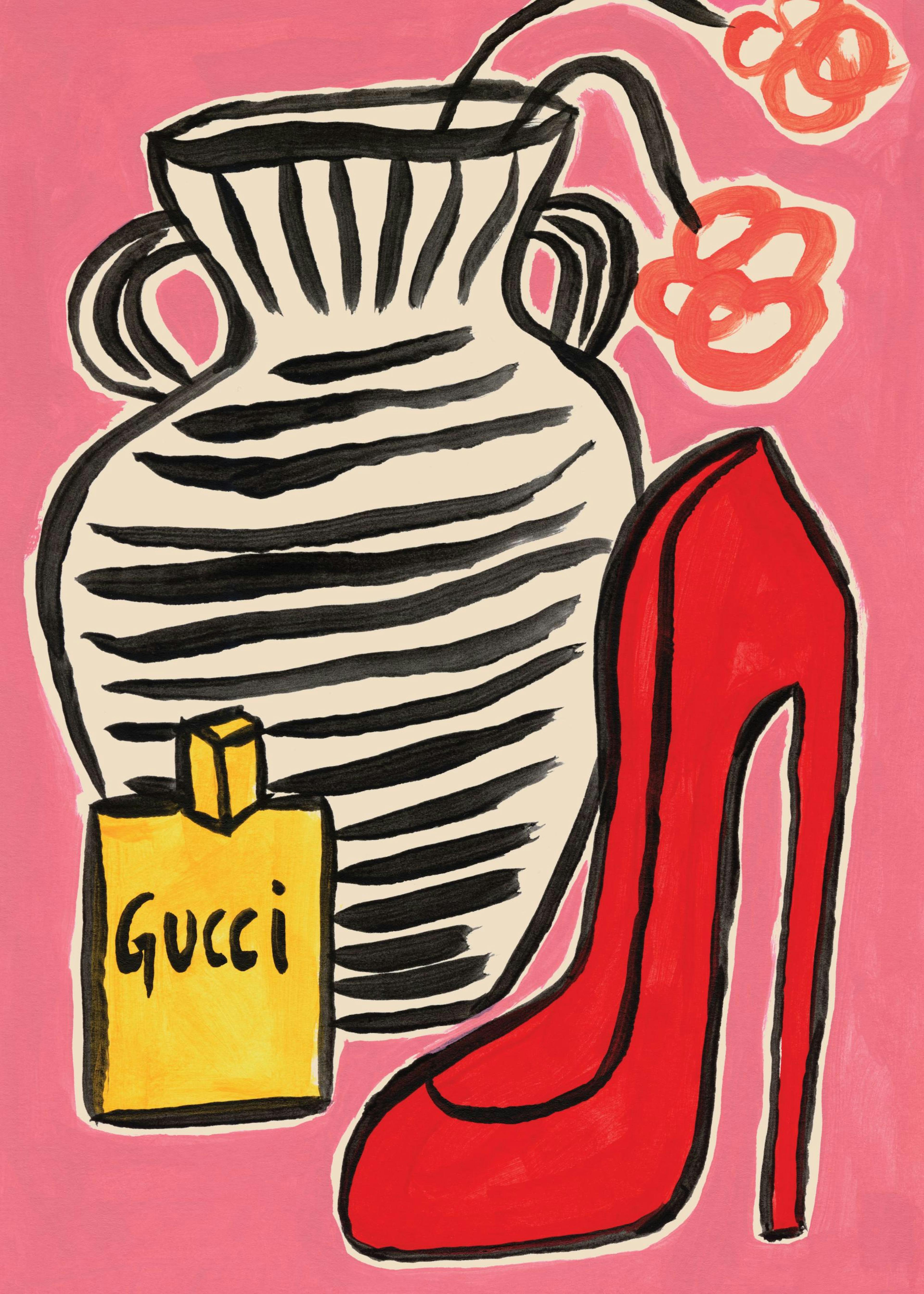 Ilustrácia zátišia s červenou topánkou, vázou so zebrím vzorom a flakónom Gucci na ružovom pozadí.