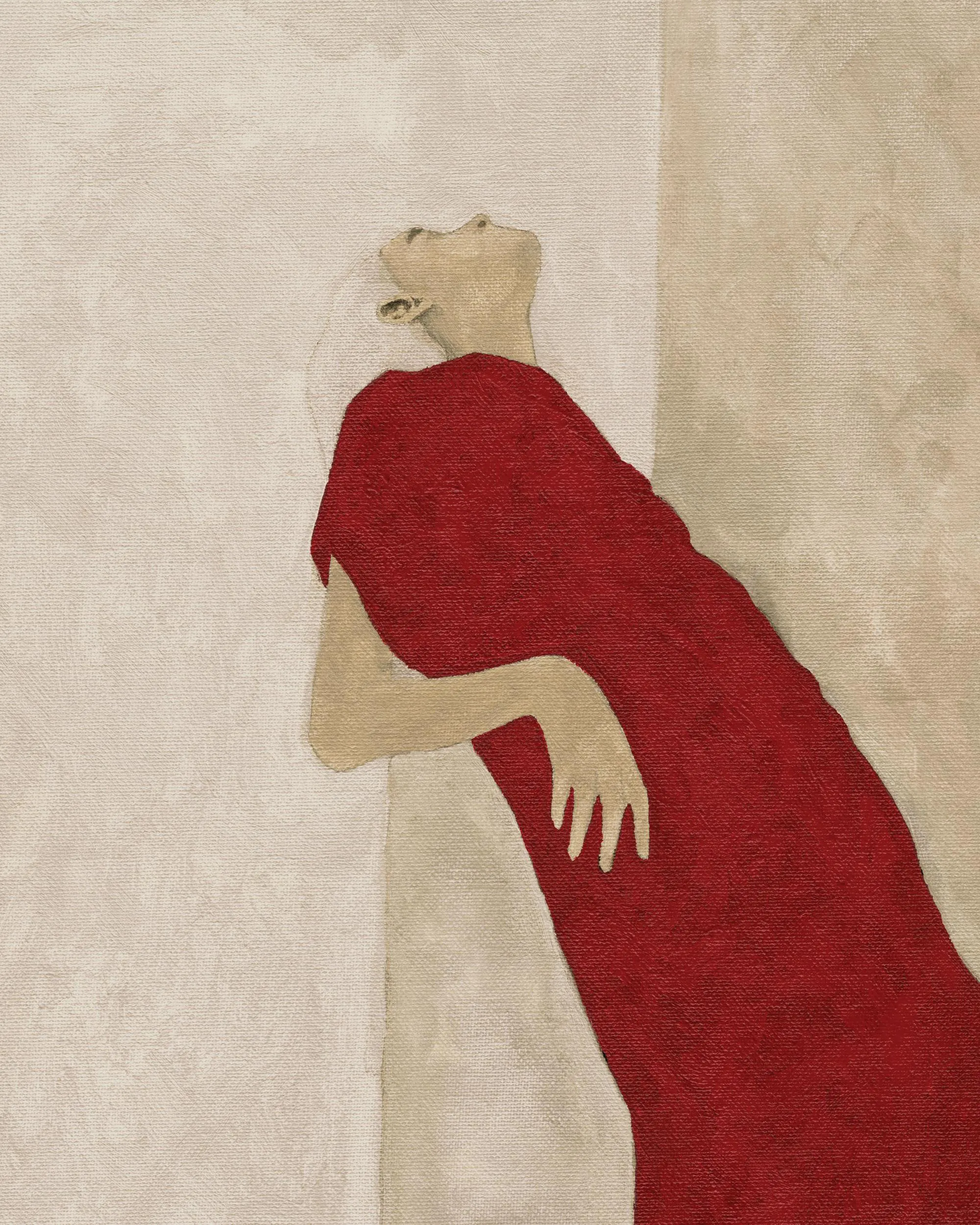 Affiche dune femme en robe rouge, la tête penchée vers larrière et les mains posées sur une surface pâle.
