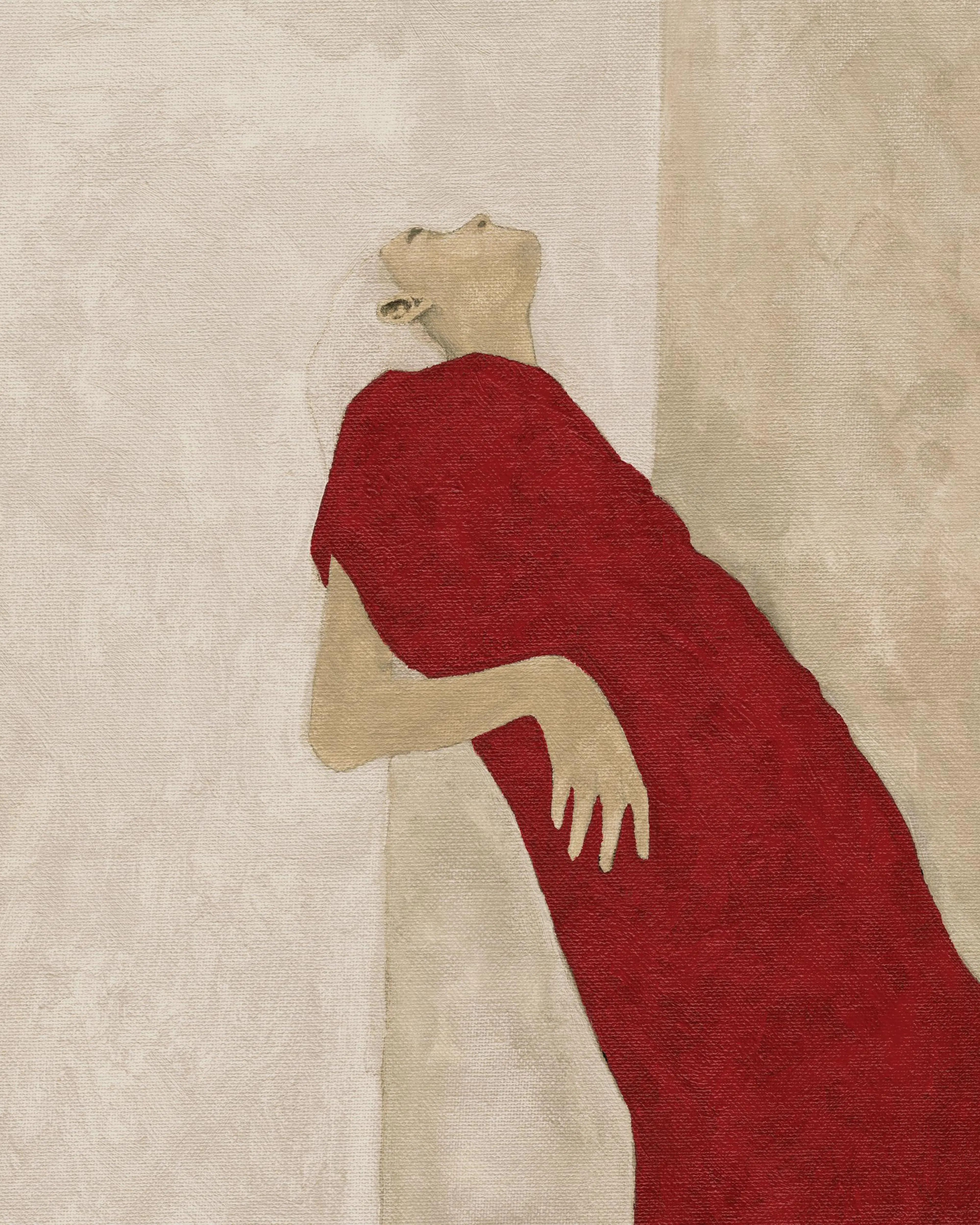 Affiche dune femme en robe rouge, la tête penchée vers larrière et les mains posées sur une surface pâle.