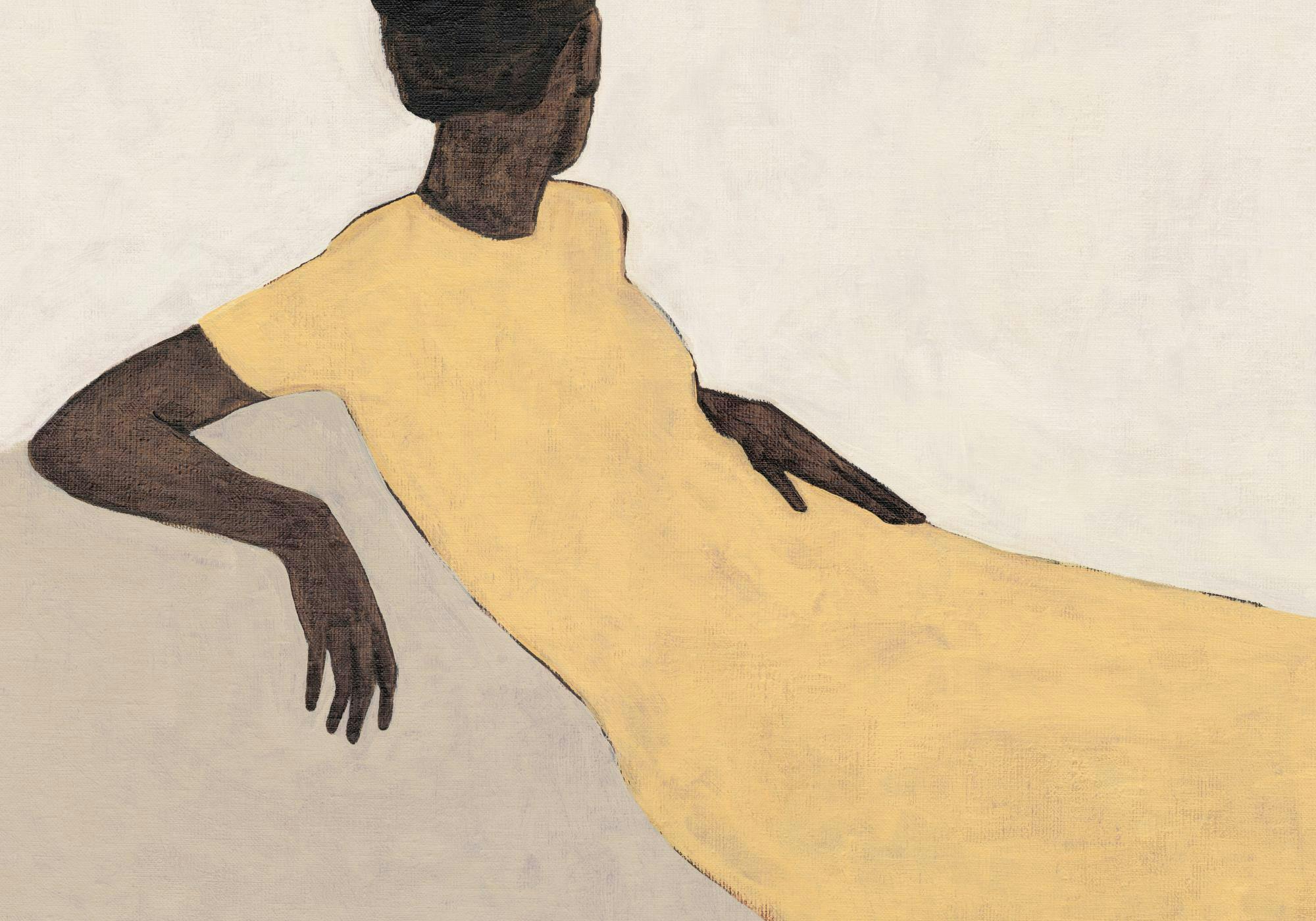 Poster av en sittande kvinna i gul klänning med mörk hudfärg, vänd bort från betraktaren.