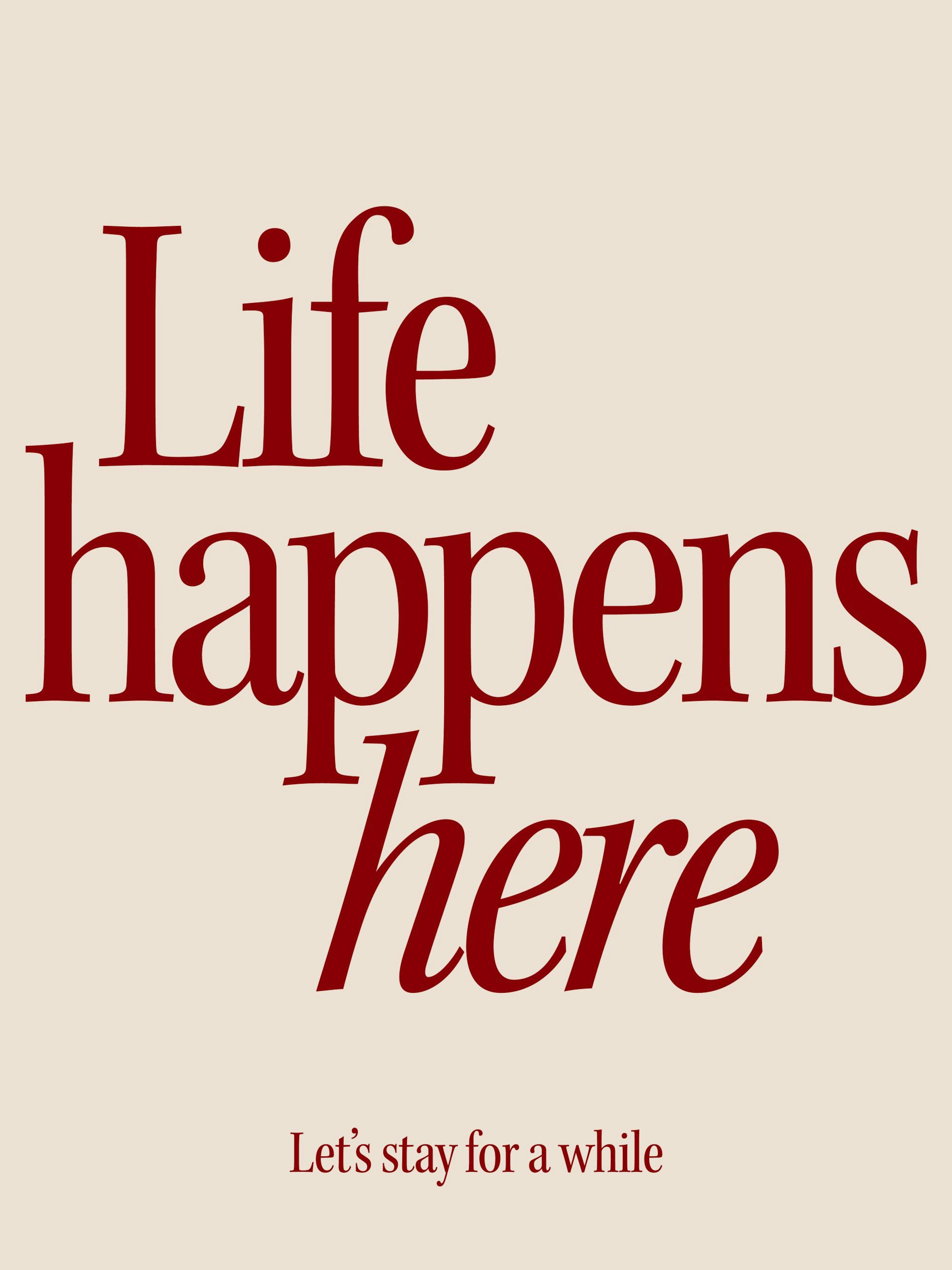 Poster mit dem Text Life happens here und Lets stay for a while in Rot auf hellem Hintergrund.