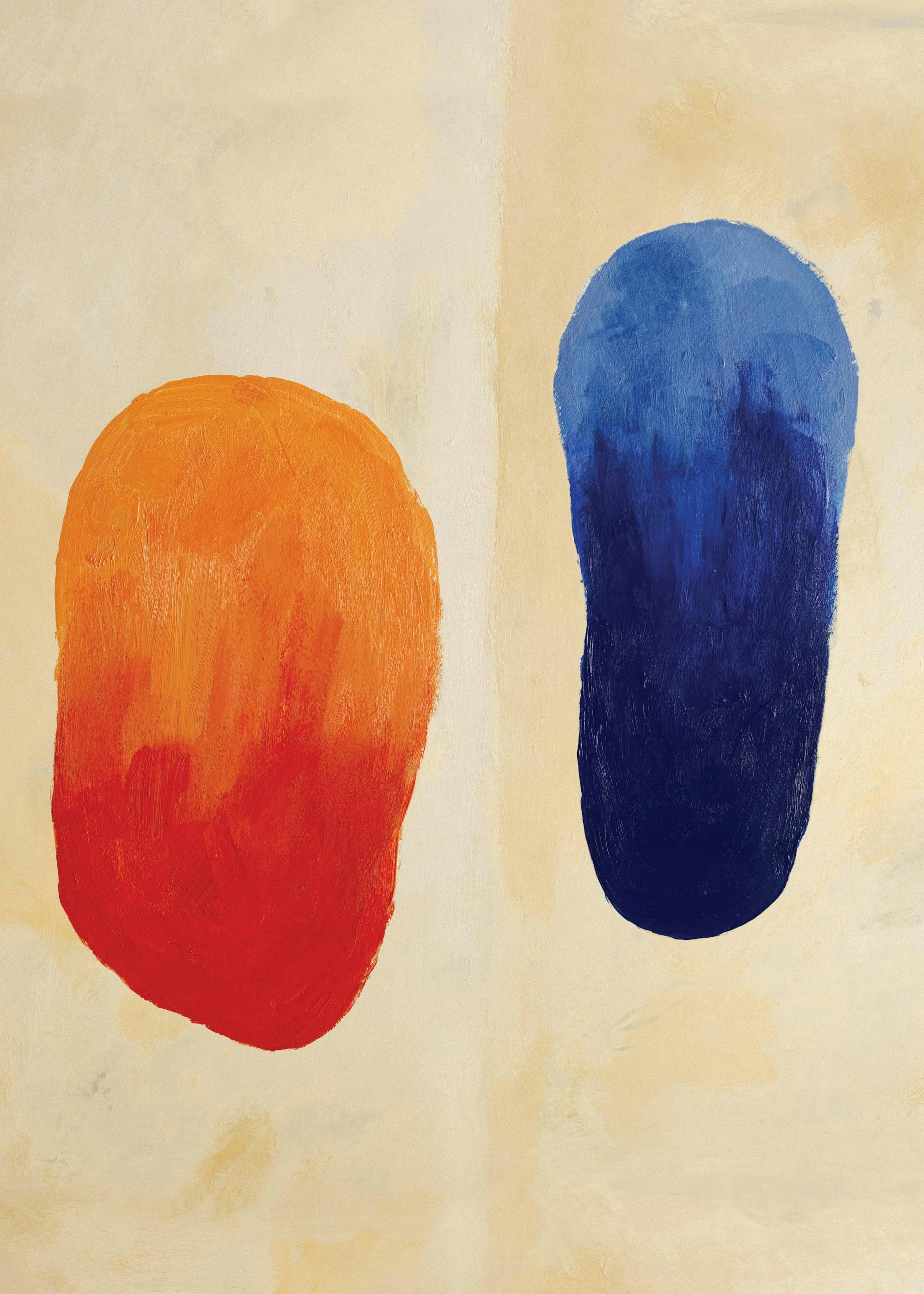 Affiche abstraite avec deux formes organiques: orange dégradé rouge et bleu dégradé marine sur fond beige clair.